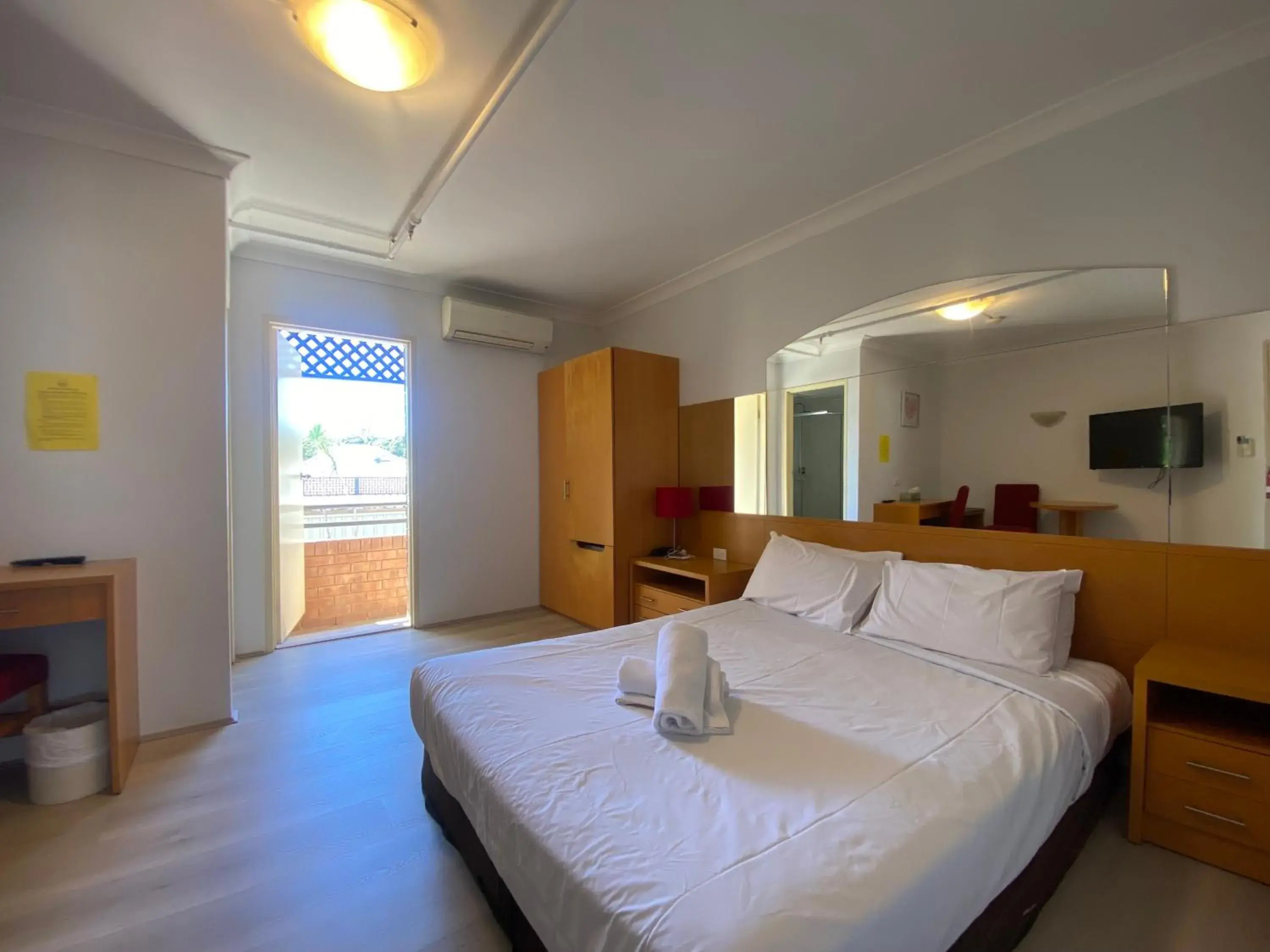 Bedroom, Bed in Garden Lodge Sydney Hotel Bedroom, Bed in Garden Lodge Sydney Hotel