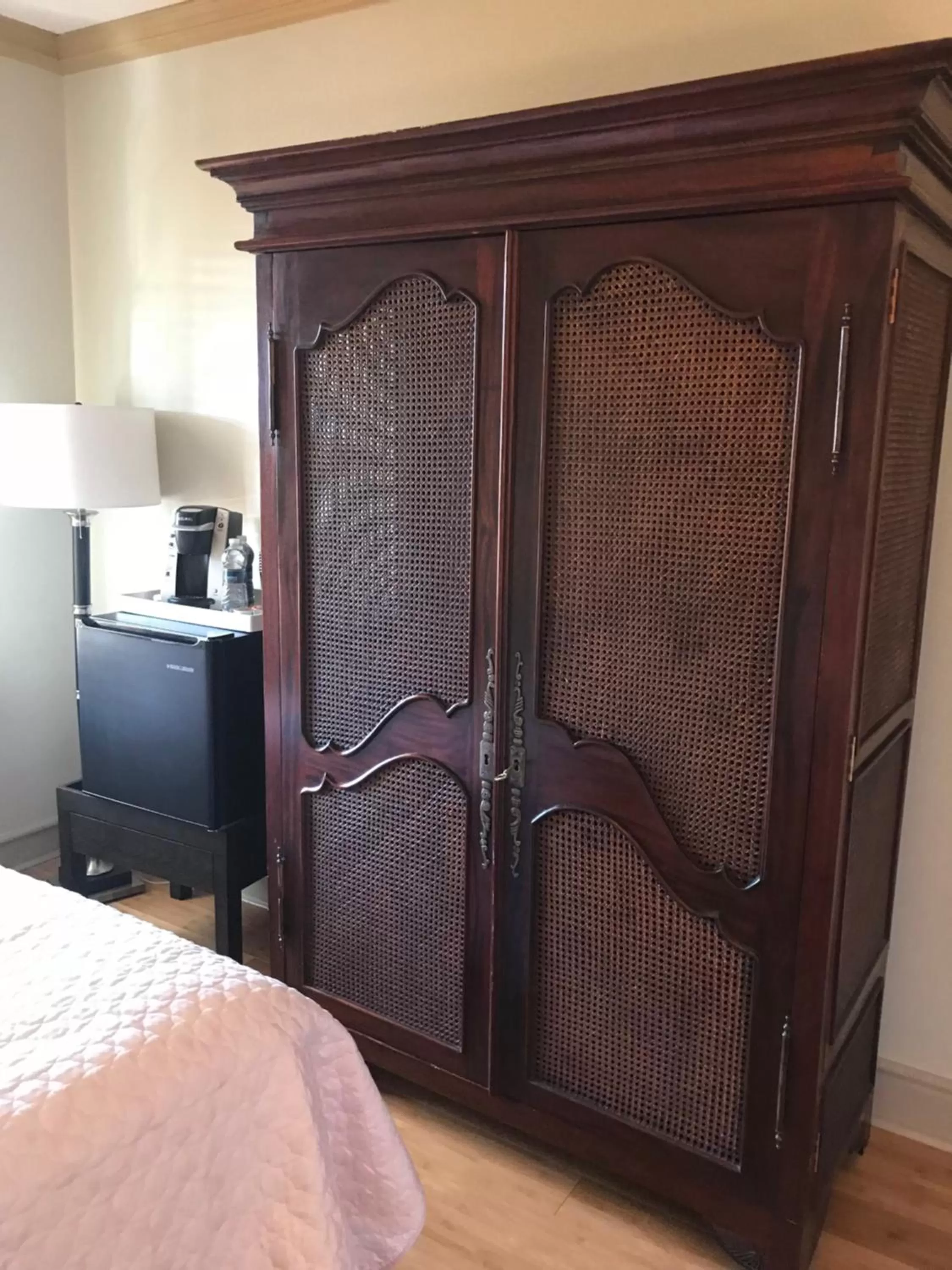 Coffee/tea facilities, Bed in Elaine's Cape May Boutique Hotel