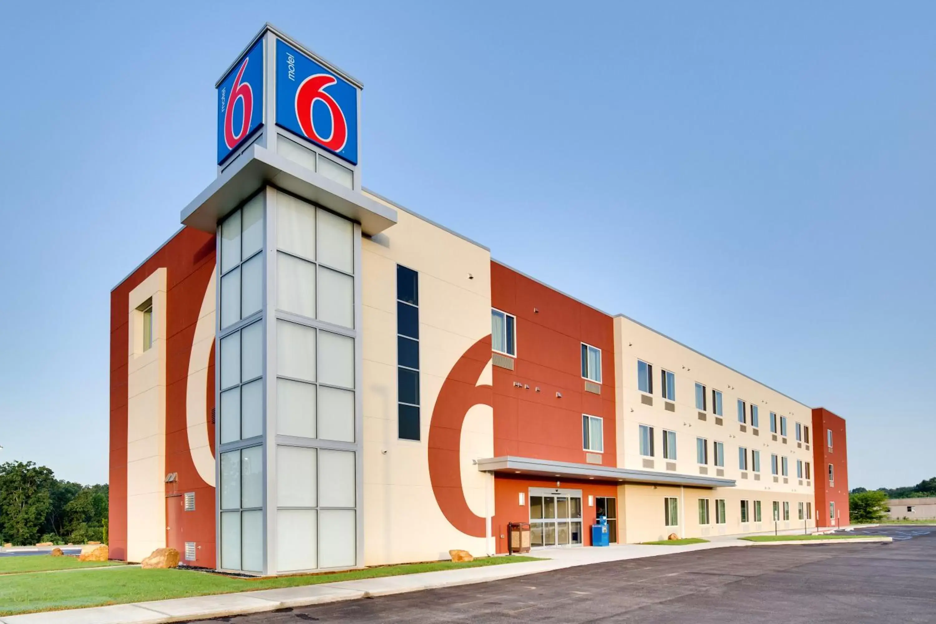 Facade/entrance, Property Building in Motel 6-Poplar Bluff, MO