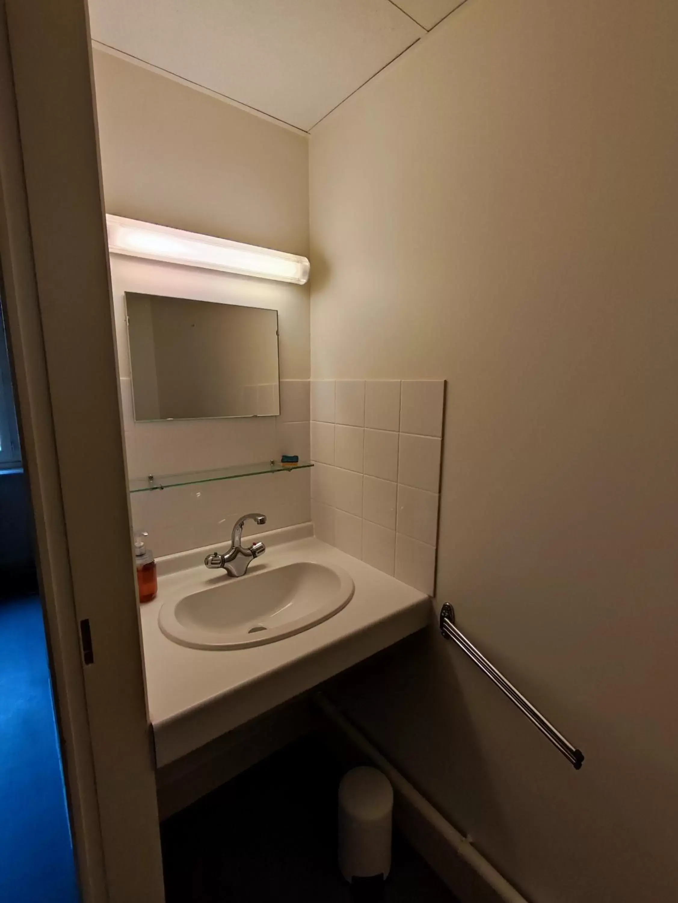 Bathroom in Gîte d'étape et de groupe du Clos Saint Roch