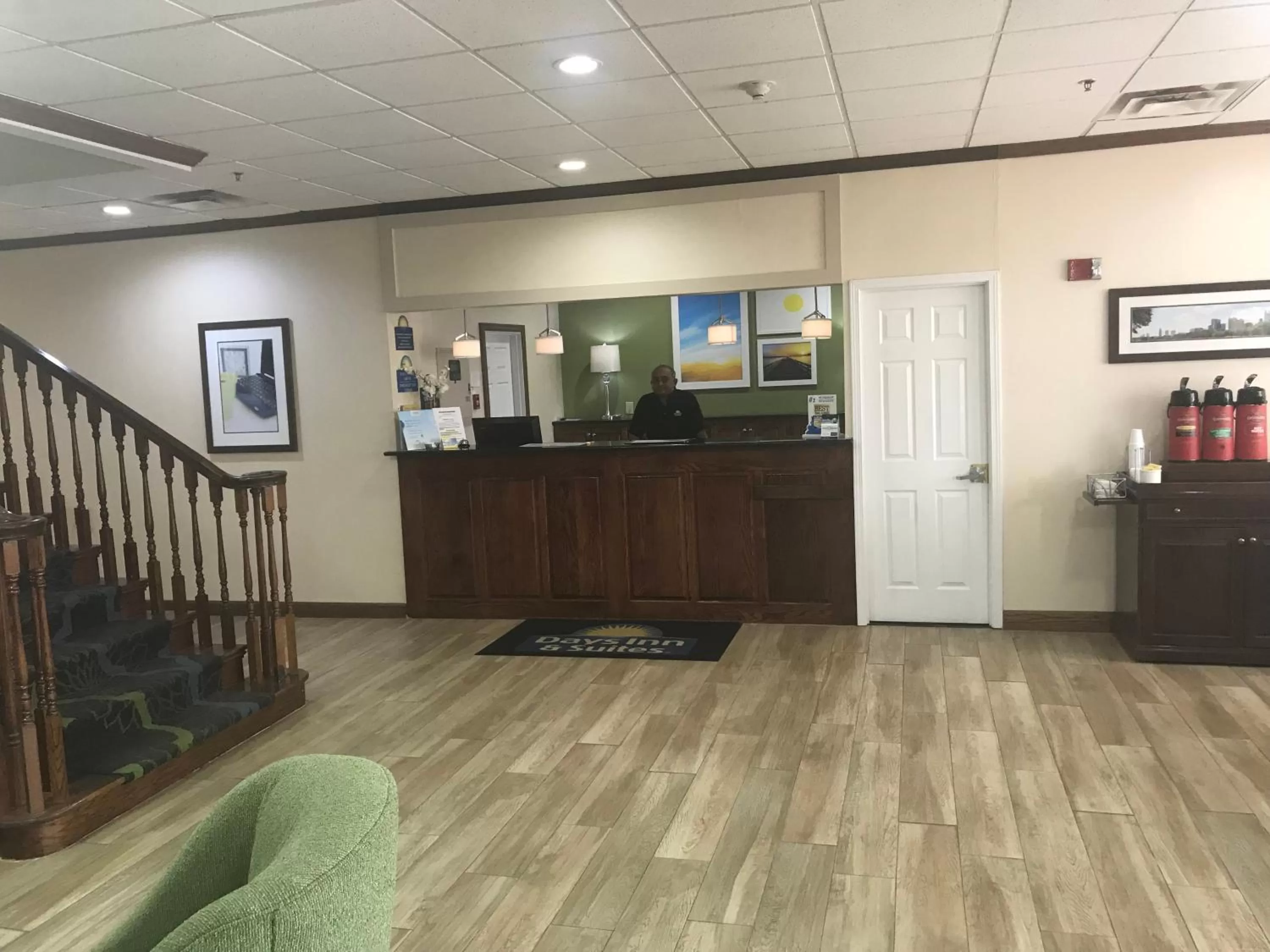 Lobby or reception in Days Inn & Suites by Wyndham Tucker/Northlake