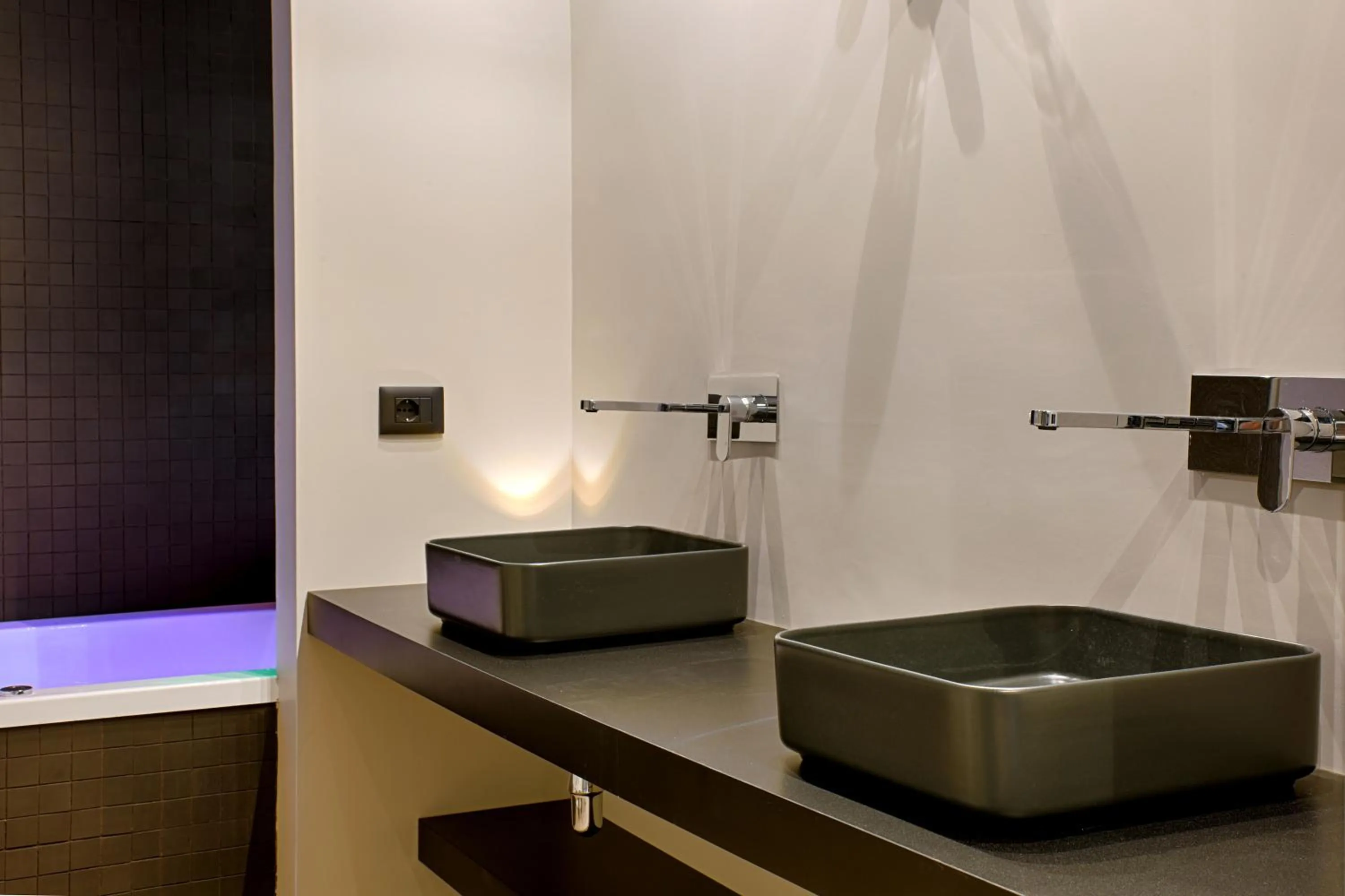 Shower in Casa Pacifico Napoli