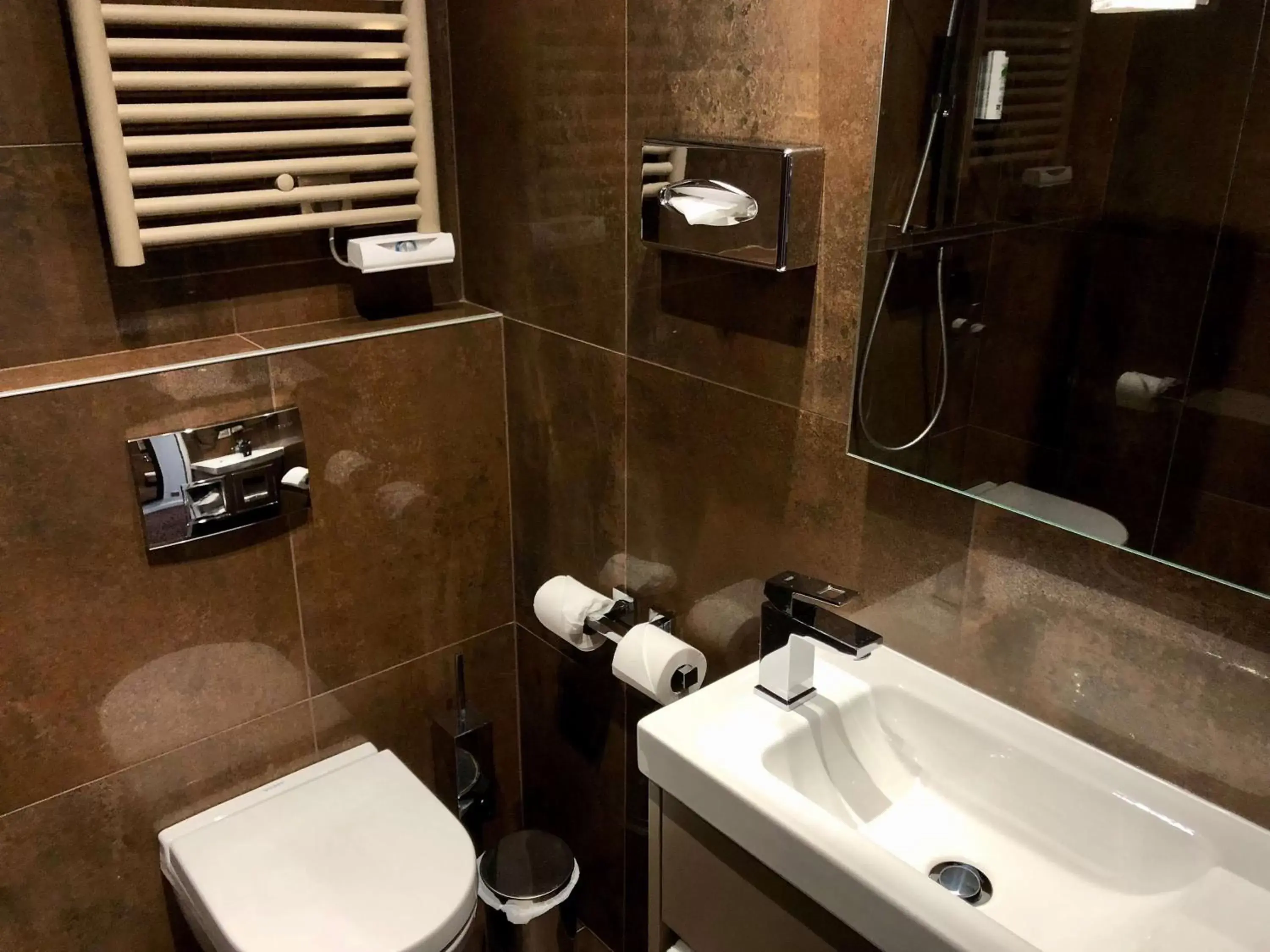 Photo of the whole room, Bathroom in Best Western Empire Elysees