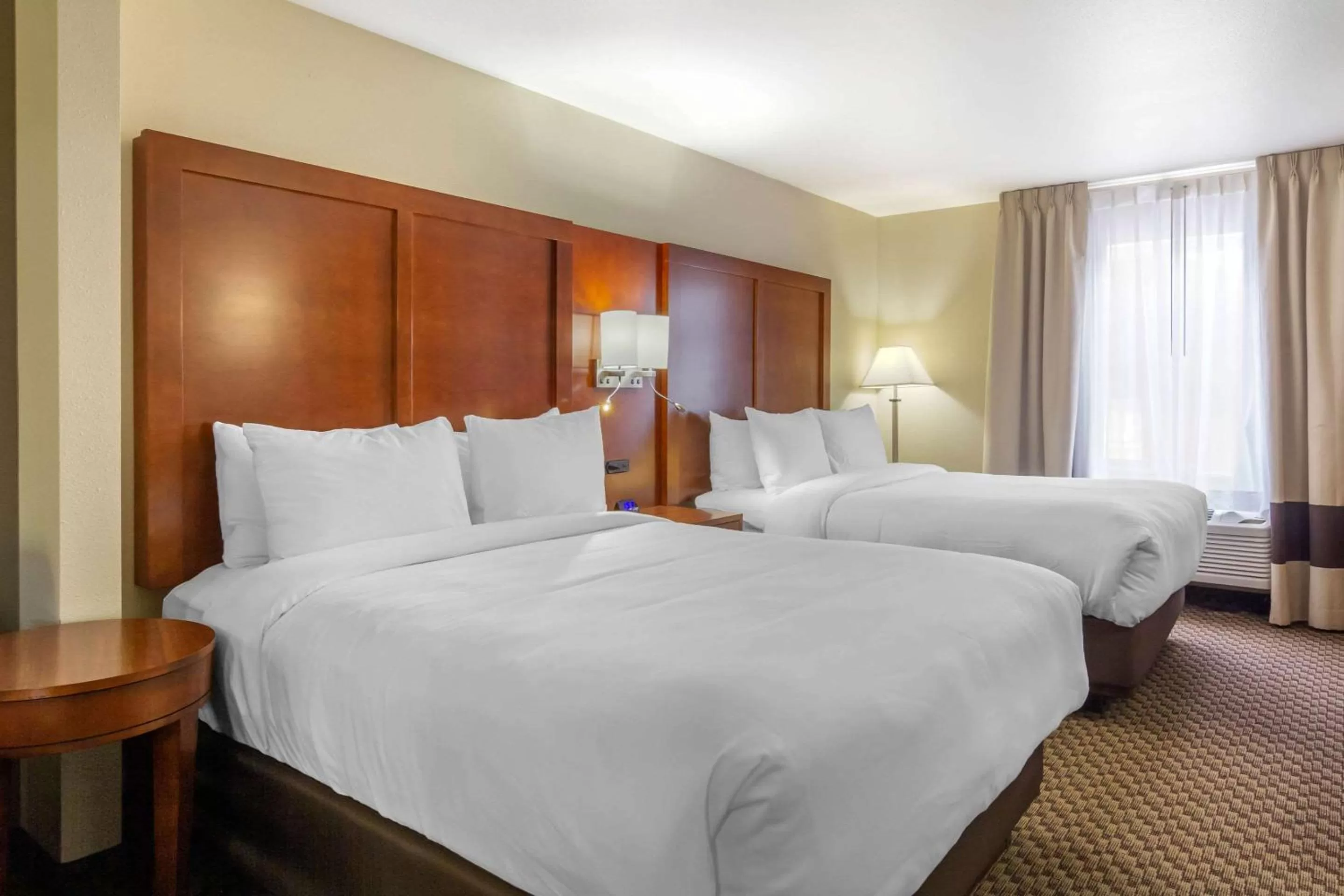 Photo of the whole room, Bed in Comfort Inn & Suites Sterling