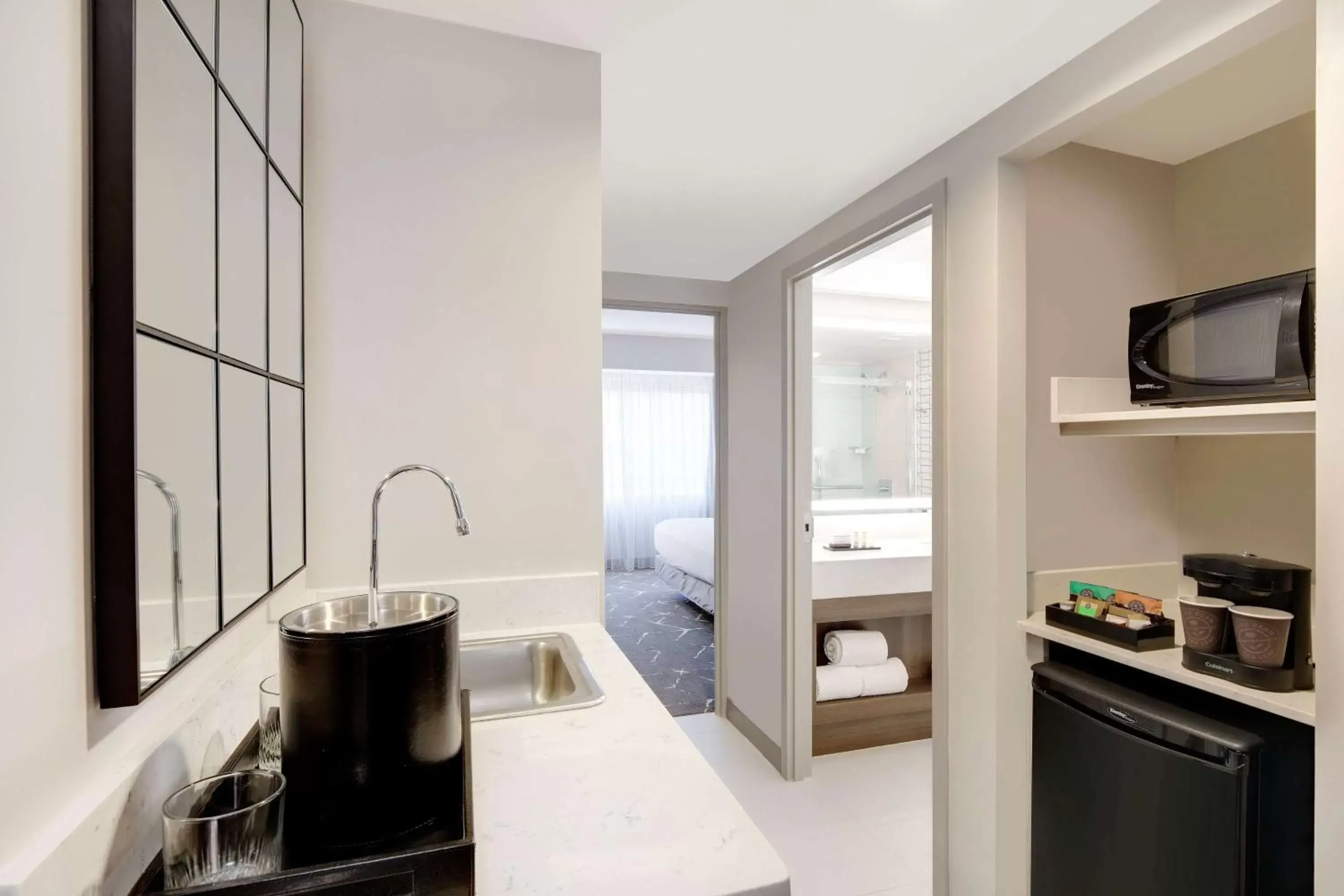 King Suite with Bath Tub - Disability Access/ Non-Smoking in Embassy Suites by Hilton Atlanta Perimeter Center King Suite with Bath Tub - Disability Access/ Non-Smoking in Embassy Suites by Hilton Atlanta Perimeter Center