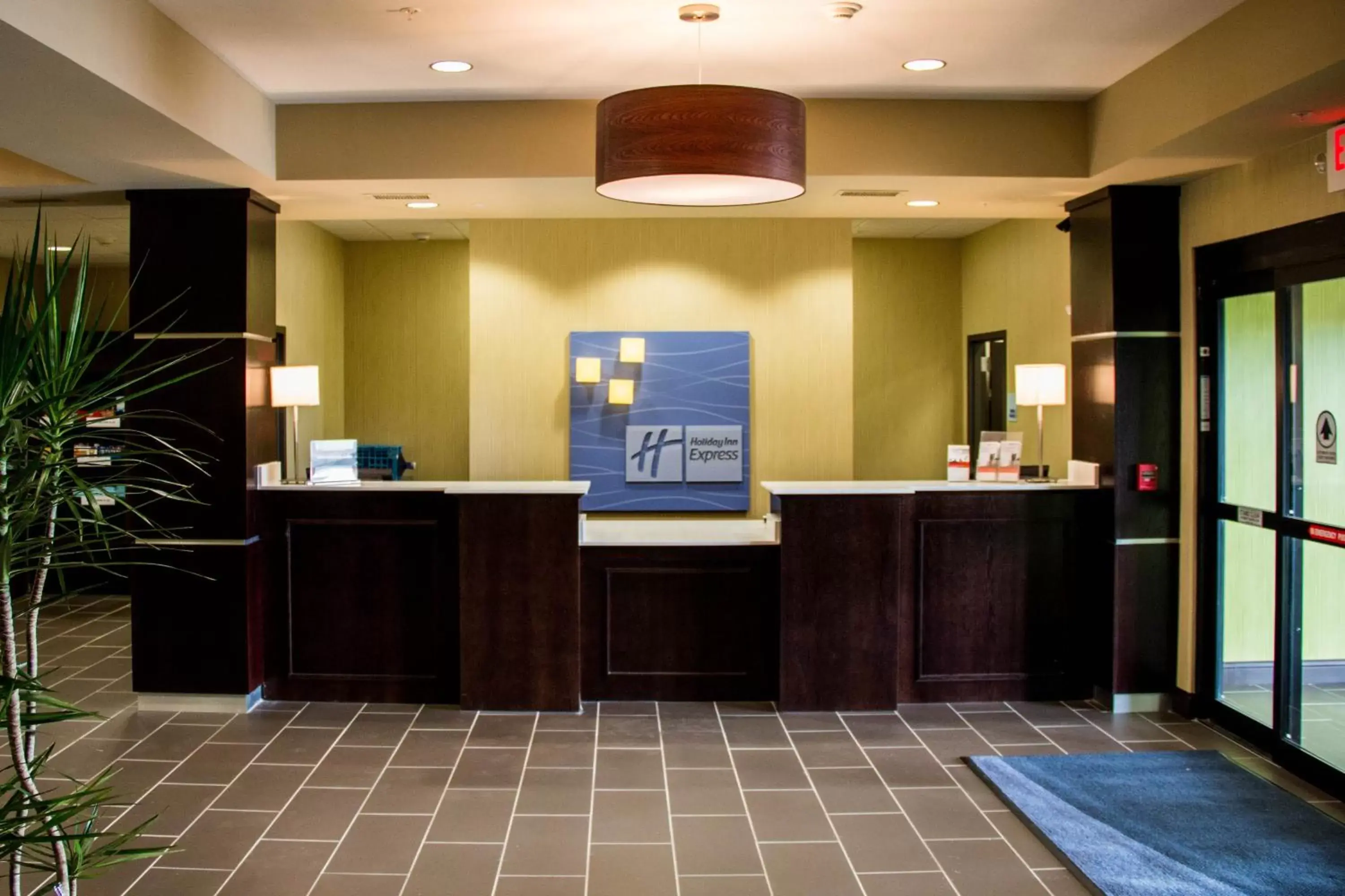 Property building, Lobby/Reception in Holiday Inn Express and Suites Sikeston, an IHG Hotel