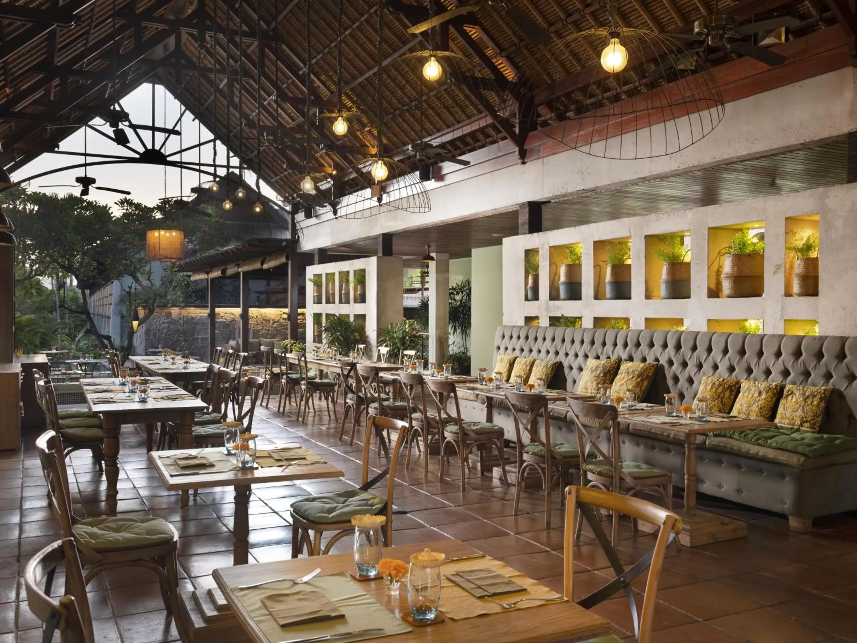 Restaurant/Places to Eat in Alaya Resort Ubud