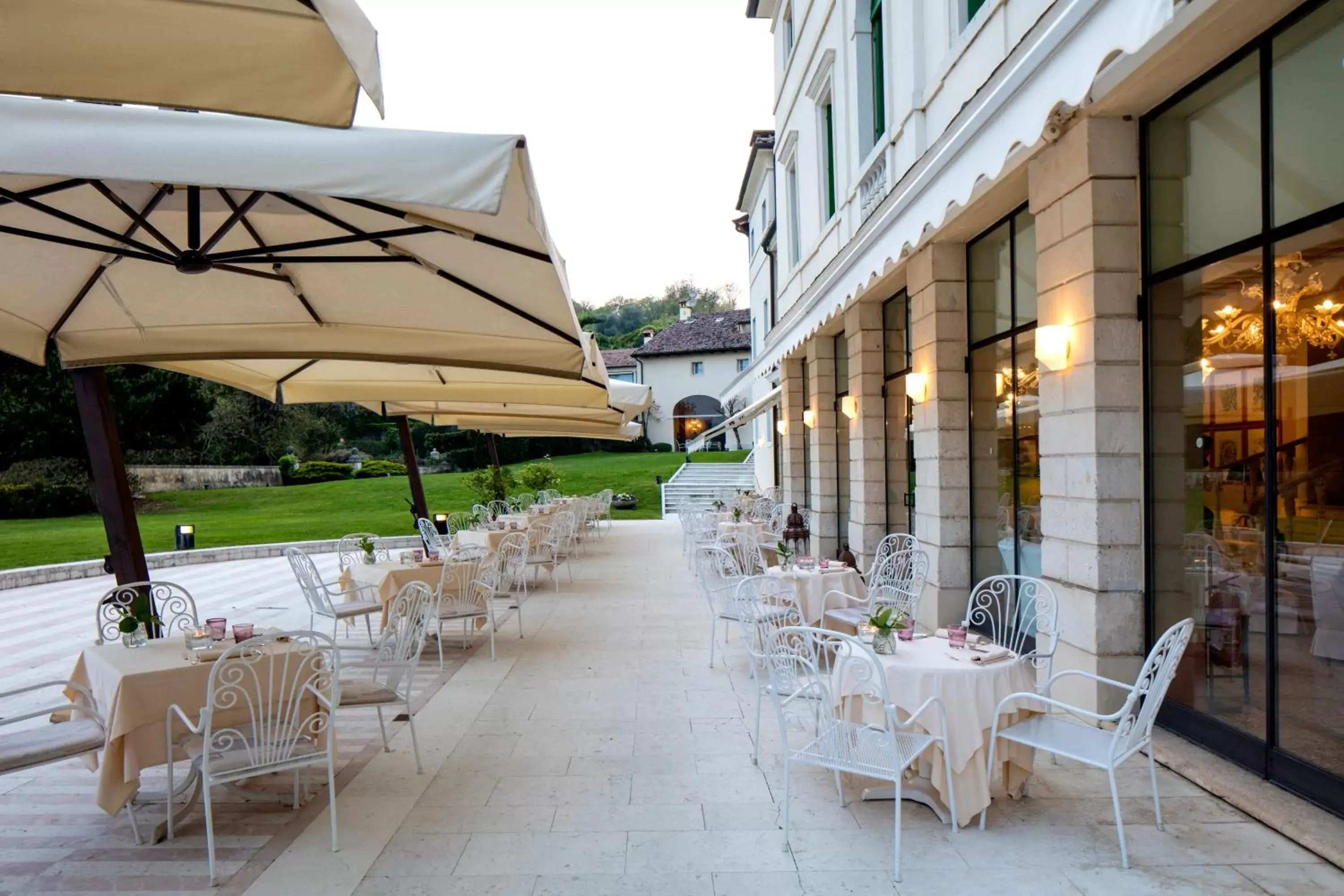 Patio, Restaurant/Places to Eat in Villa Michelangelo Vicenza – Starhotels Collezione