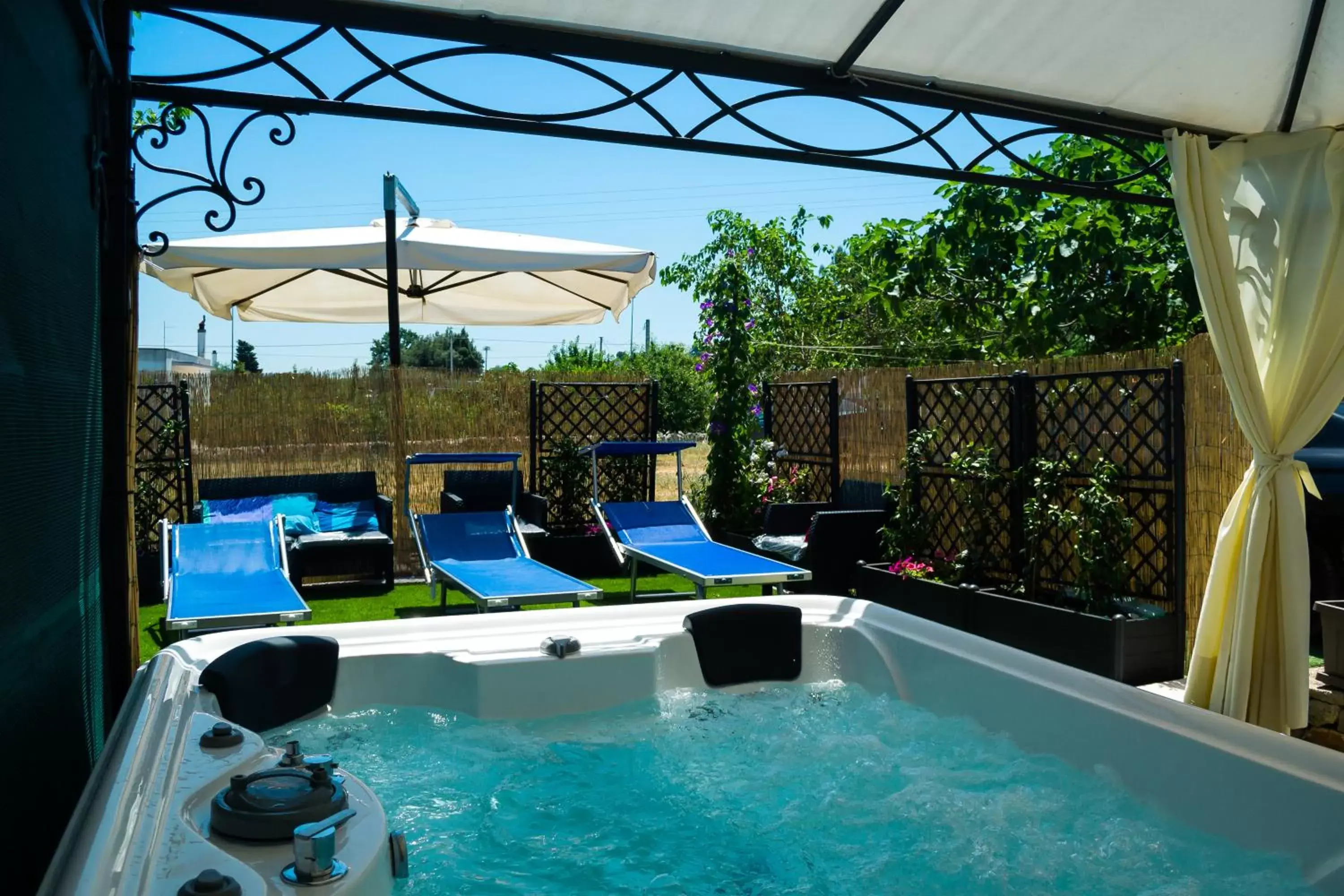 Spa and wellness centre/facilities, Swimming Pool in B&B Trulli Donna Isabella