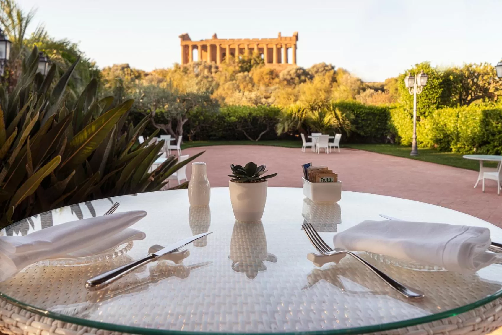 Restaurant/places to eat in Villa Athena Resort