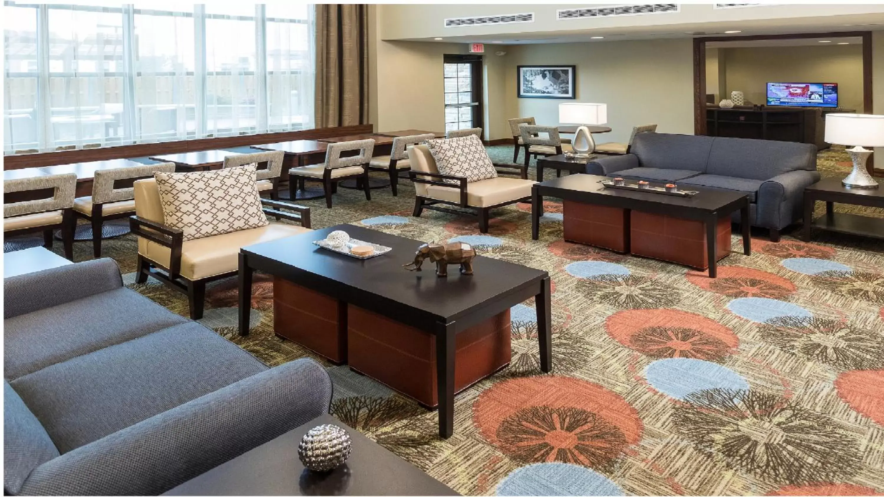 Breakfast, Seating Area in Staybridge Suites Omaha West, an IHG Hotel