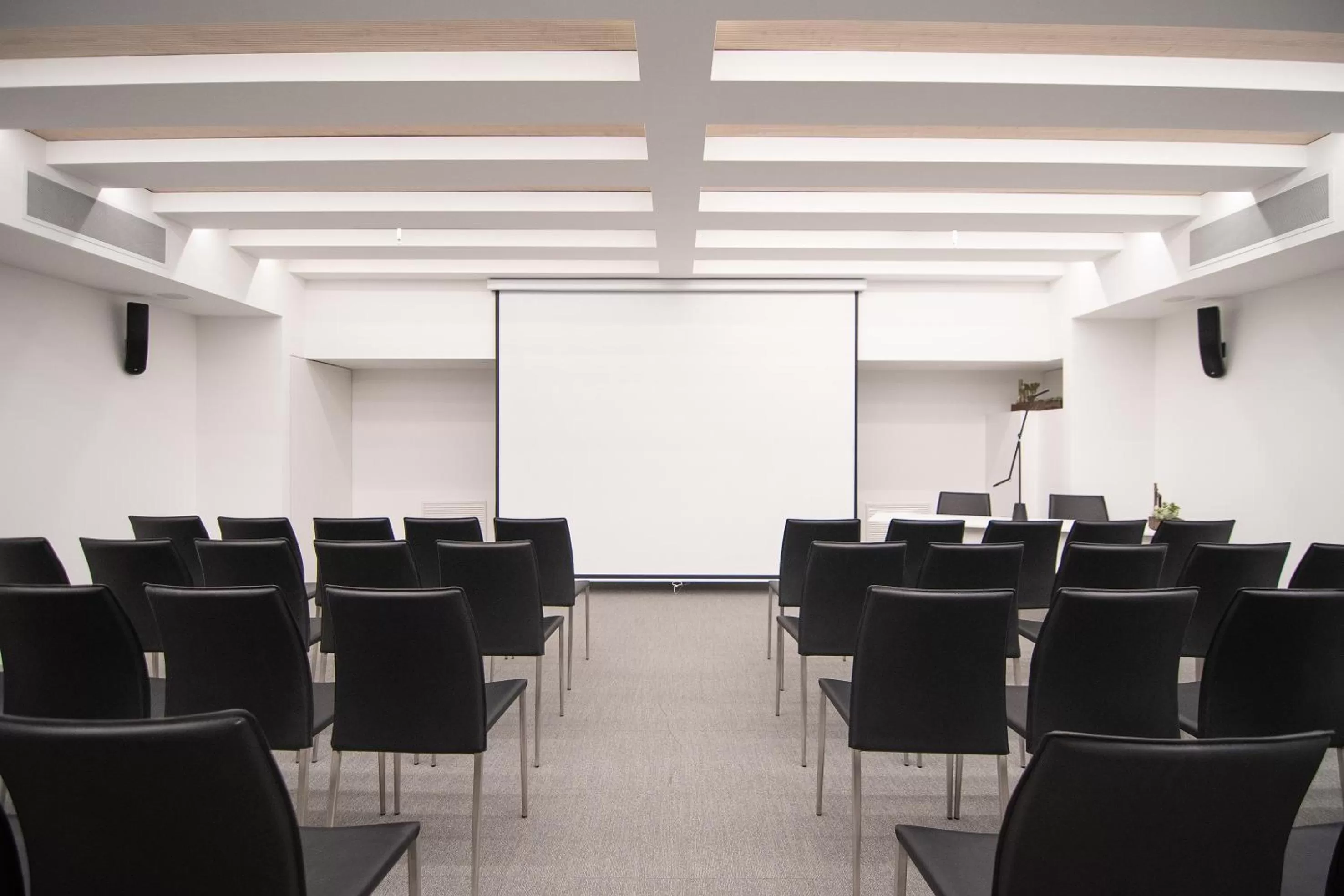 Meeting/conference room in INNSiDE by Meliá Milano Torre GalFa