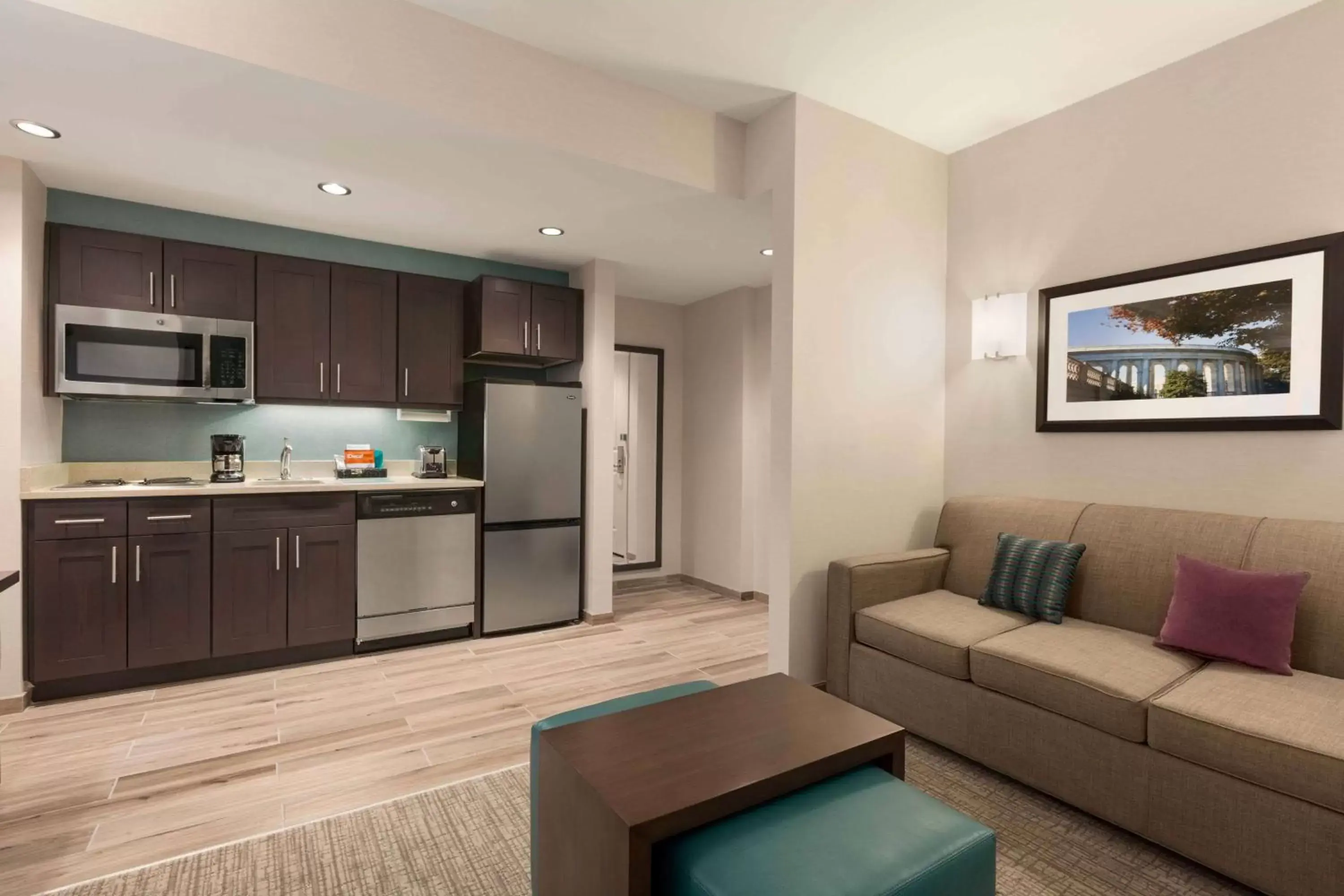Living room, Kitchen/Kitchenette in Homewood Suites by Hilton Washington DC Convention Center