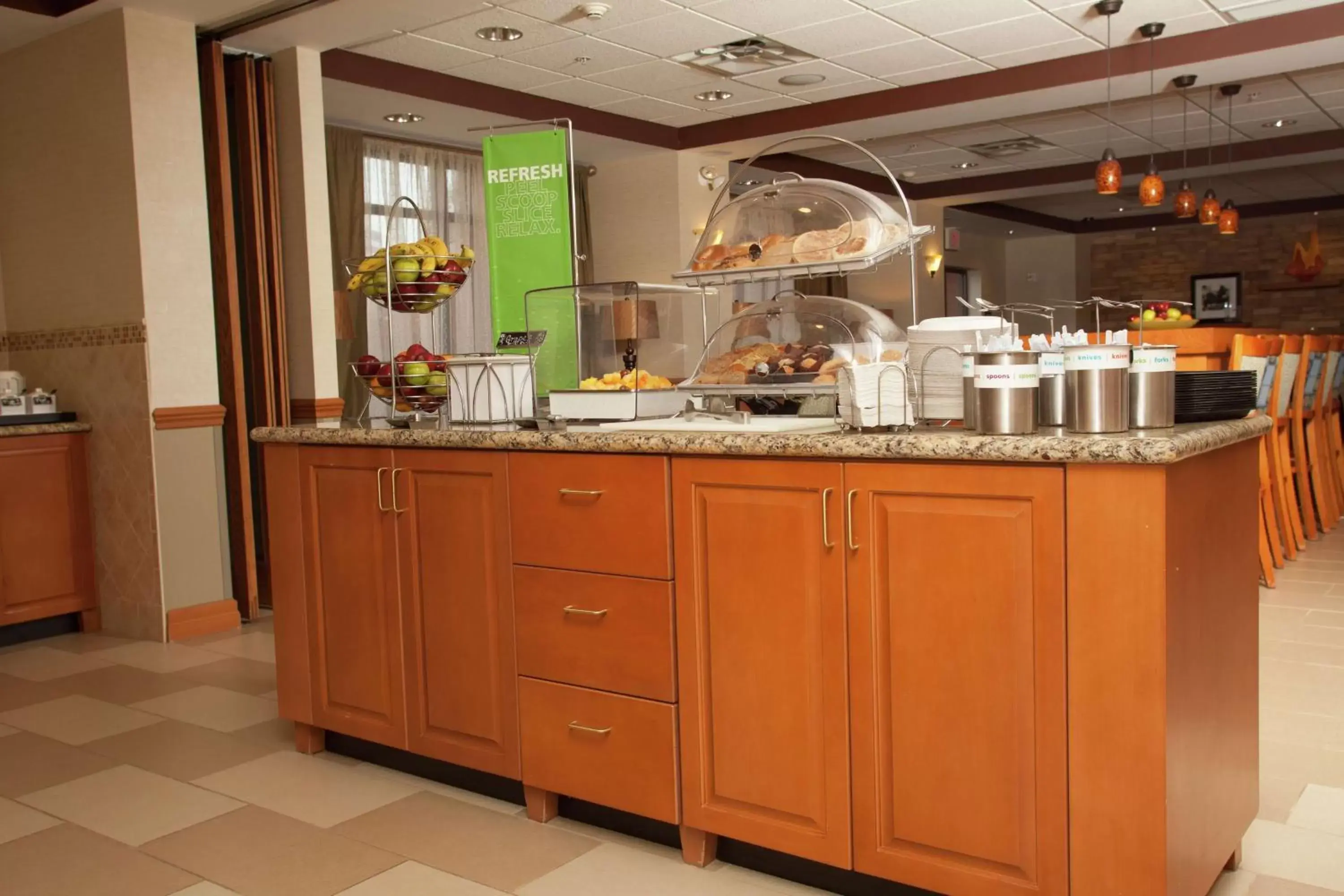 Dining area in Hampton Inn Elmira/Horseheads