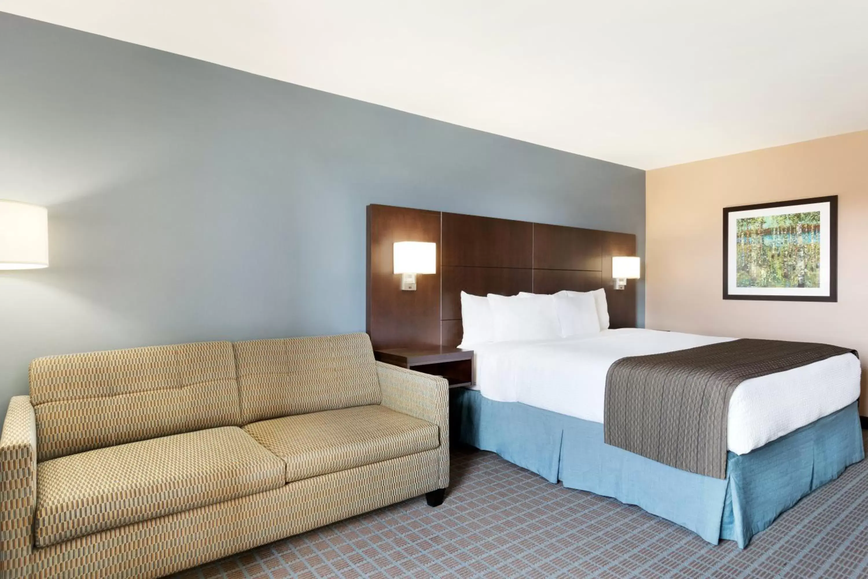 Photo of the whole room, Room Photo in Days Inn by Wyndham Stephenville