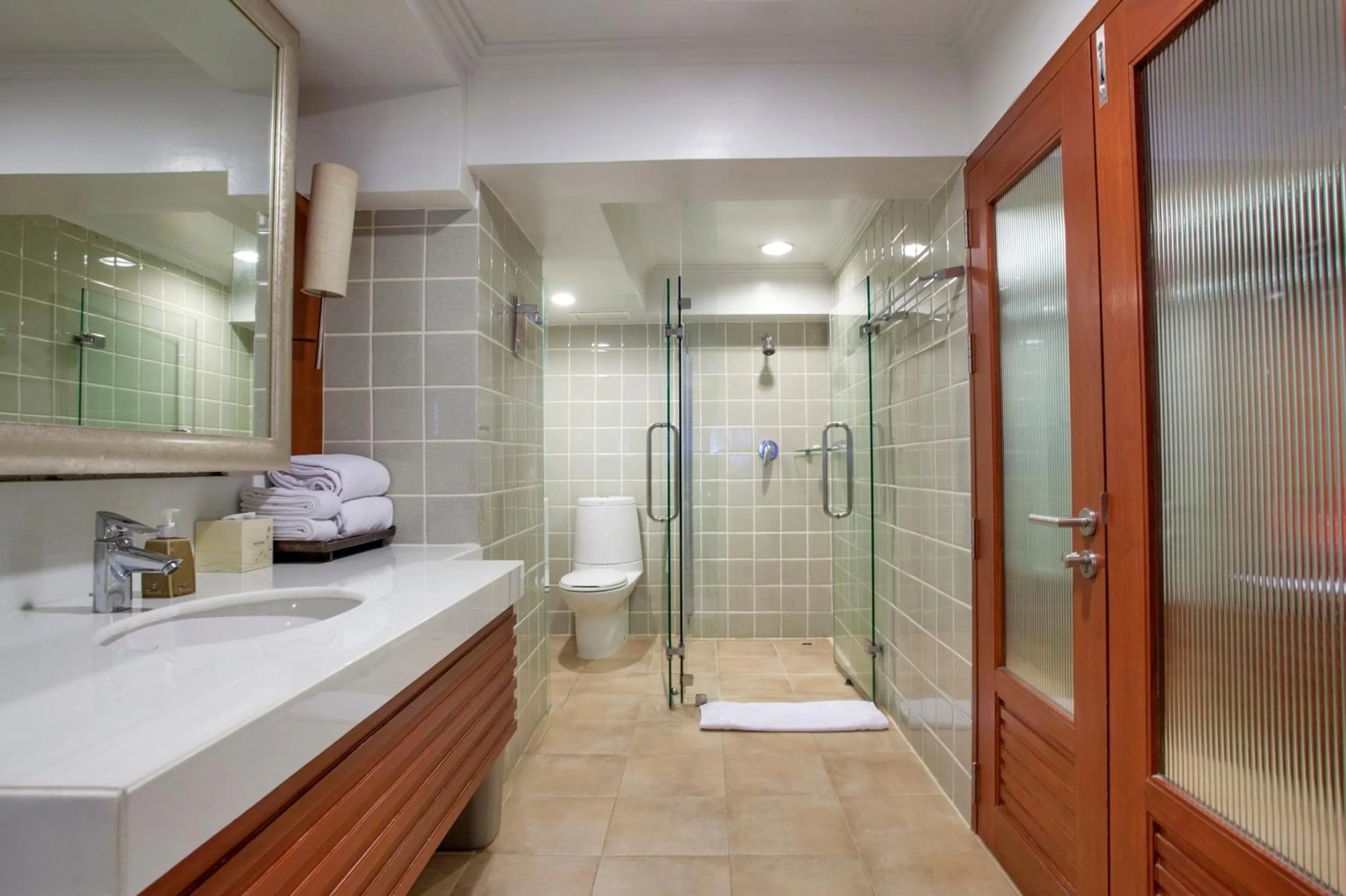 Shower in Dusit Thani Pattaya