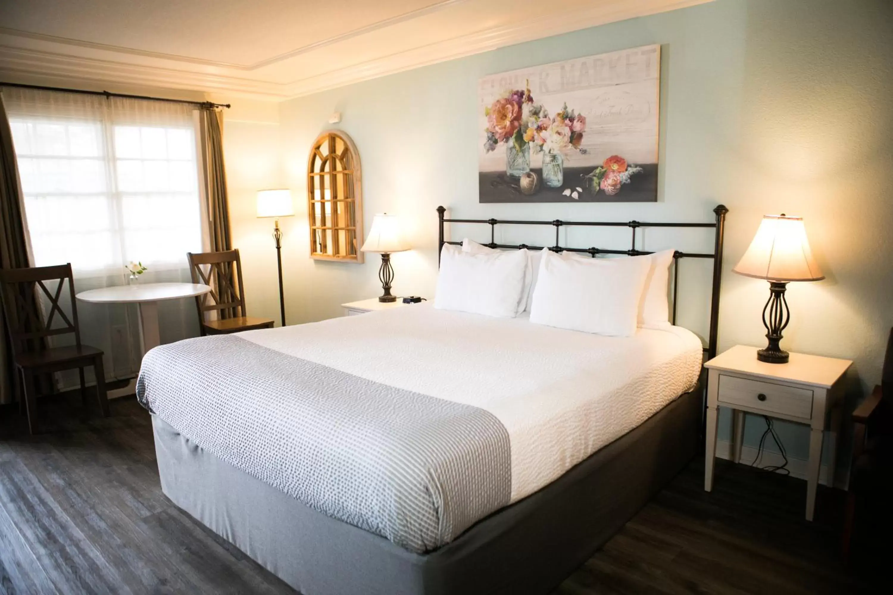 Bed in Sea Otter Inn Bed in Sea Otter Inn