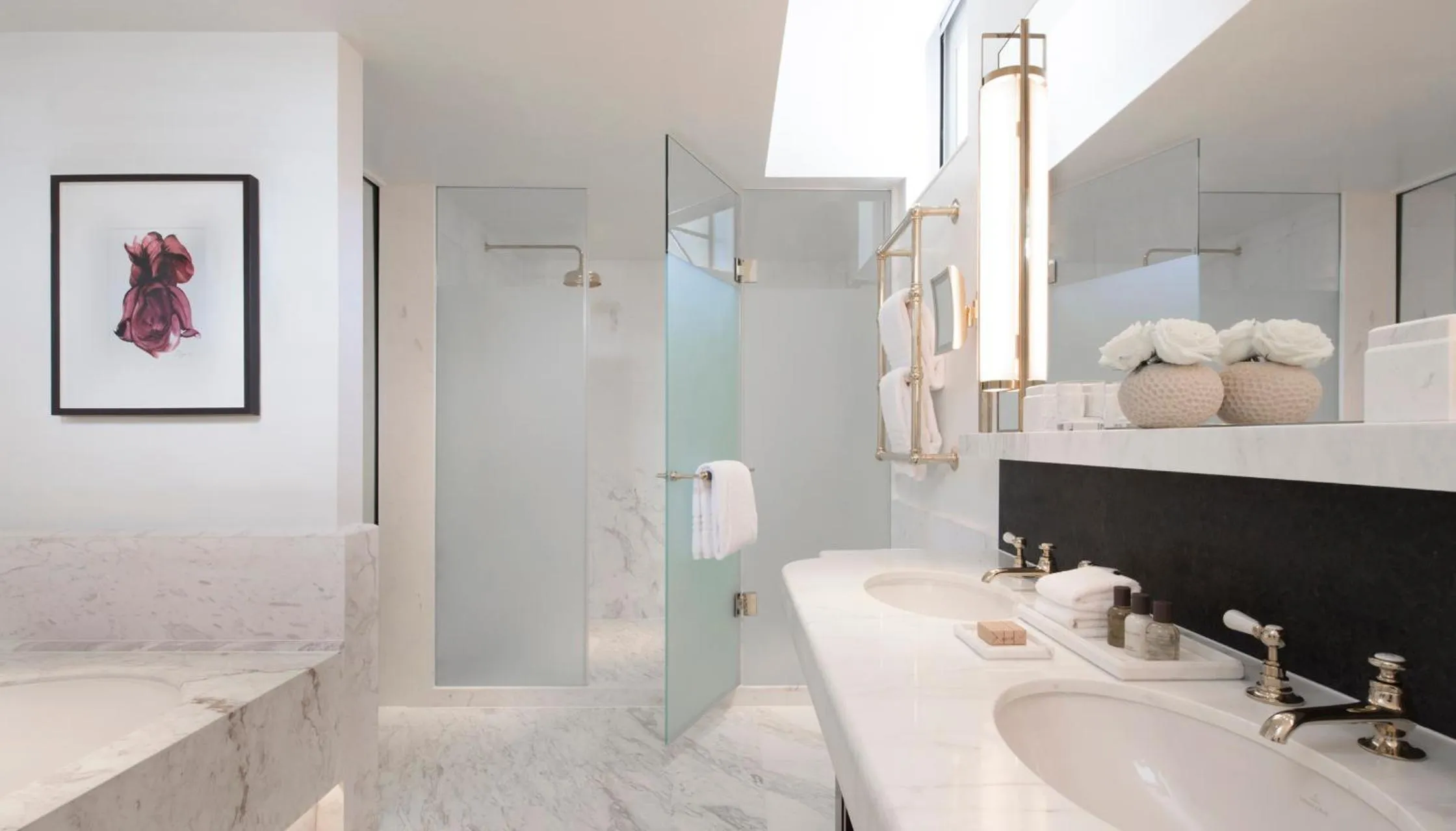 Bathroom in Four Seasons Hotel London at Tower Bridge