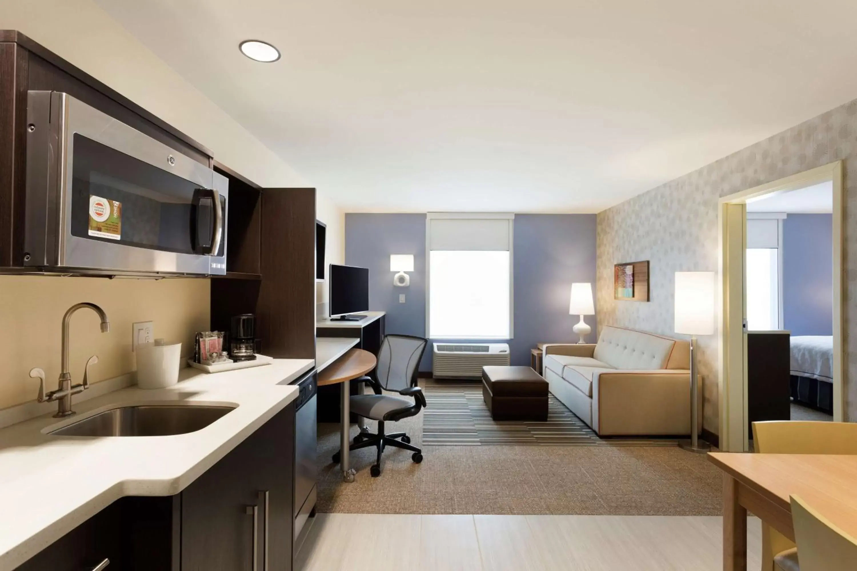 Bedroom, Kitchen/Kitchenette in Home2 Suites by Hilton Midland