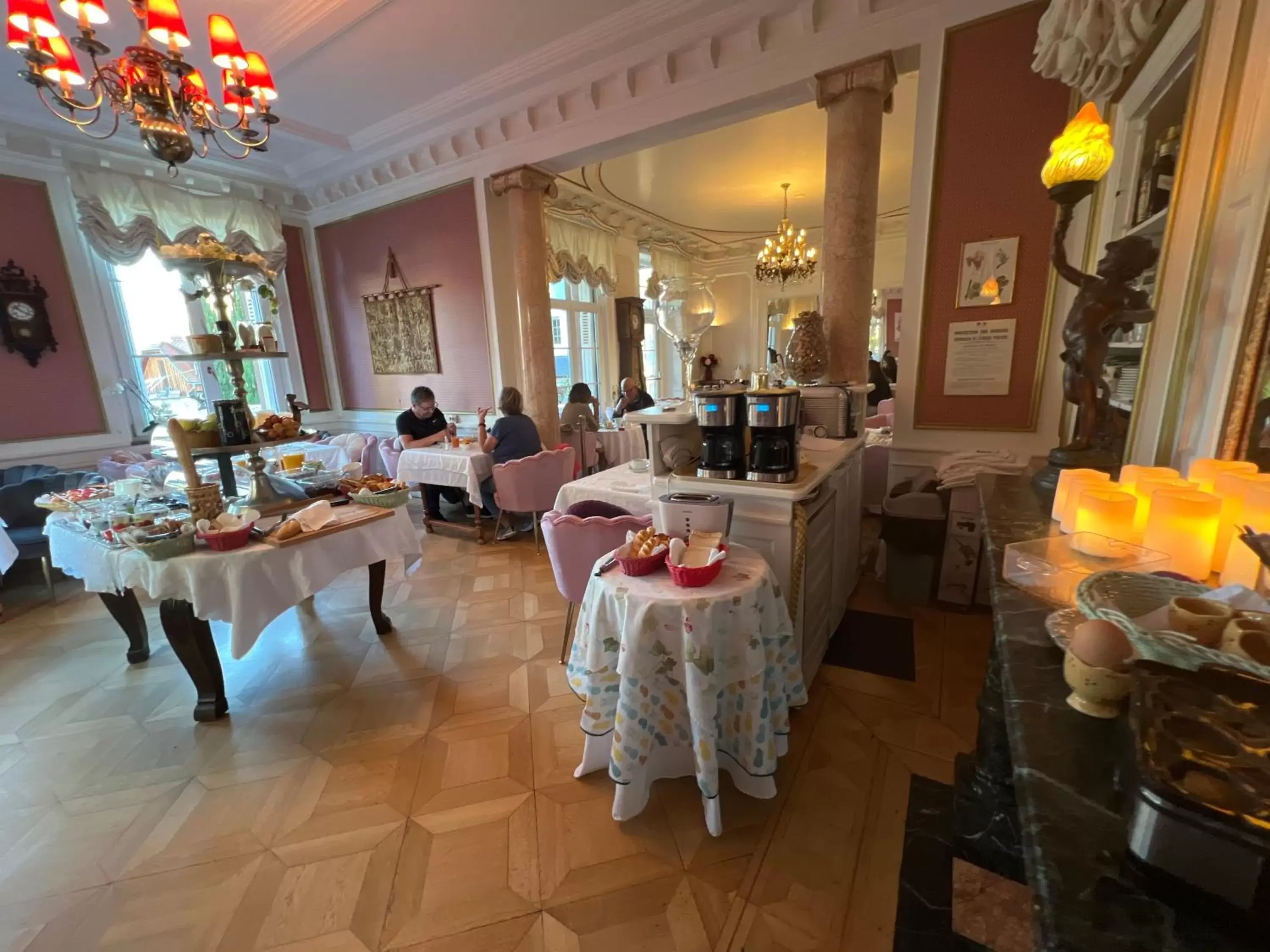 Breakfast, Restaurant/Places to Eat in Hôtel Le Manoir