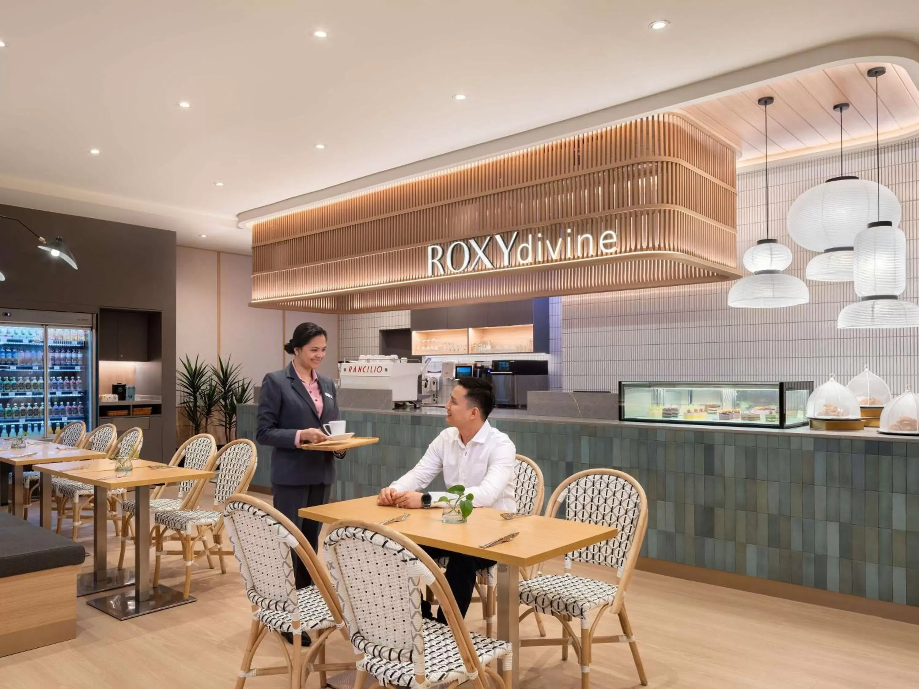 Restaurant/places to eat in Grand Mercure Singapore Roxy