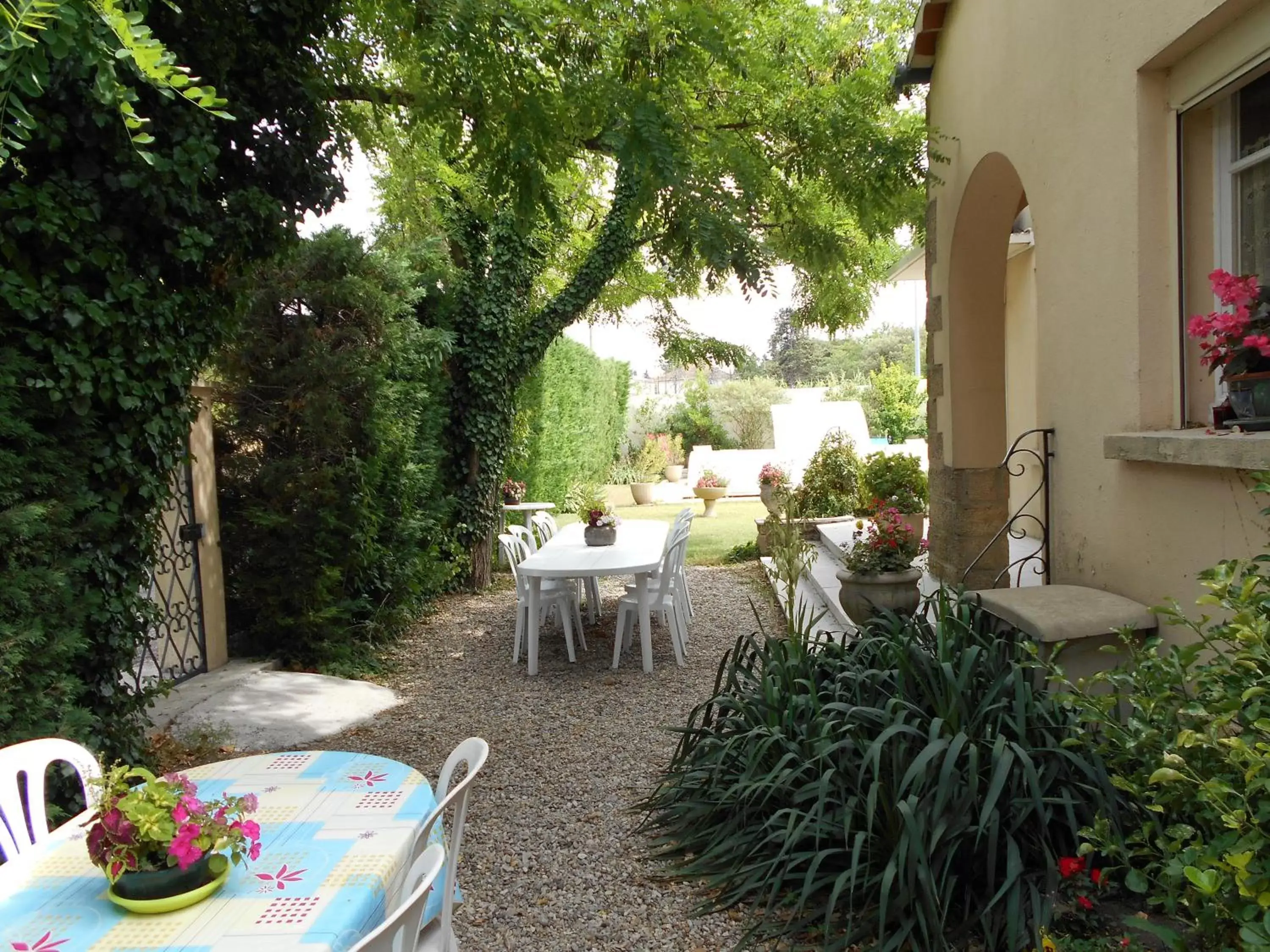 Garden, Restaurant/Places to Eat in Les Tilleuls B&B
