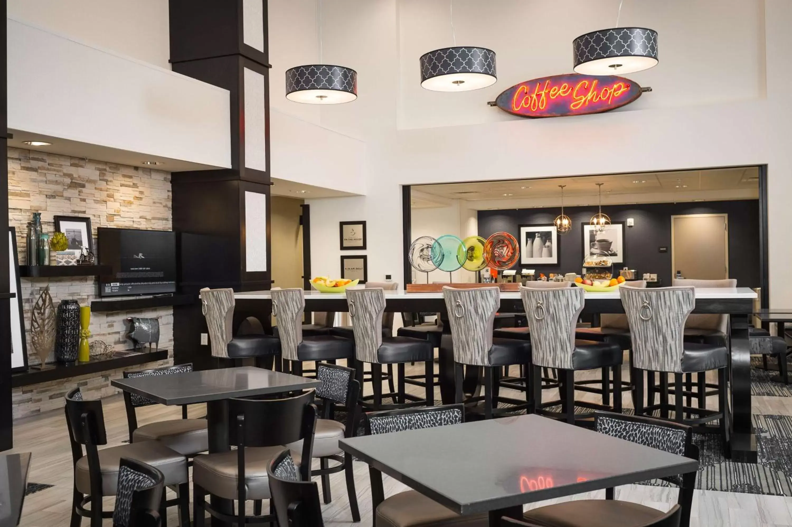 Lobby or reception, Restaurant/Places to Eat in Hampton Inn and Suites La Crosse Downtown