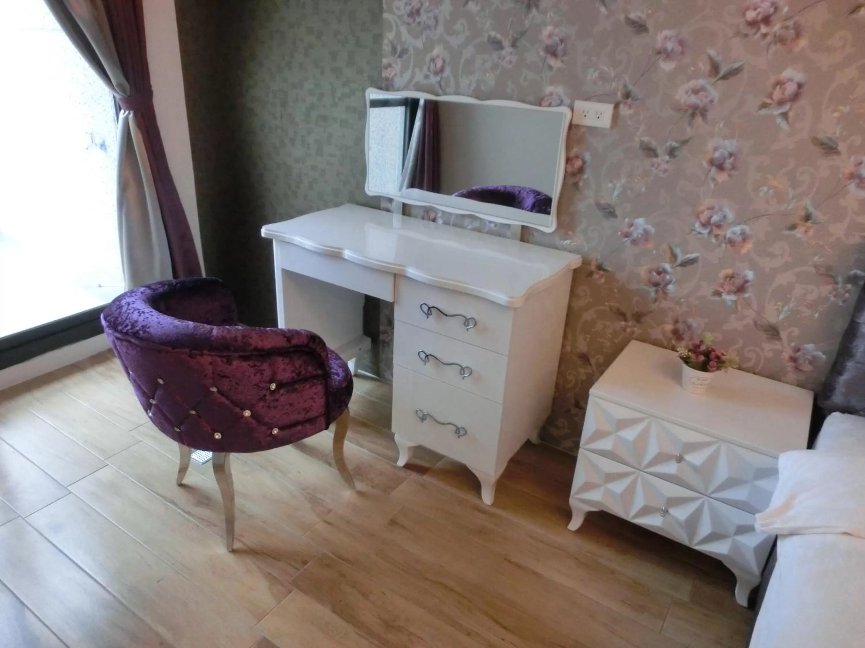 Photo of the whole room, TV/Entertainment Center in Chiyafonchin B&B