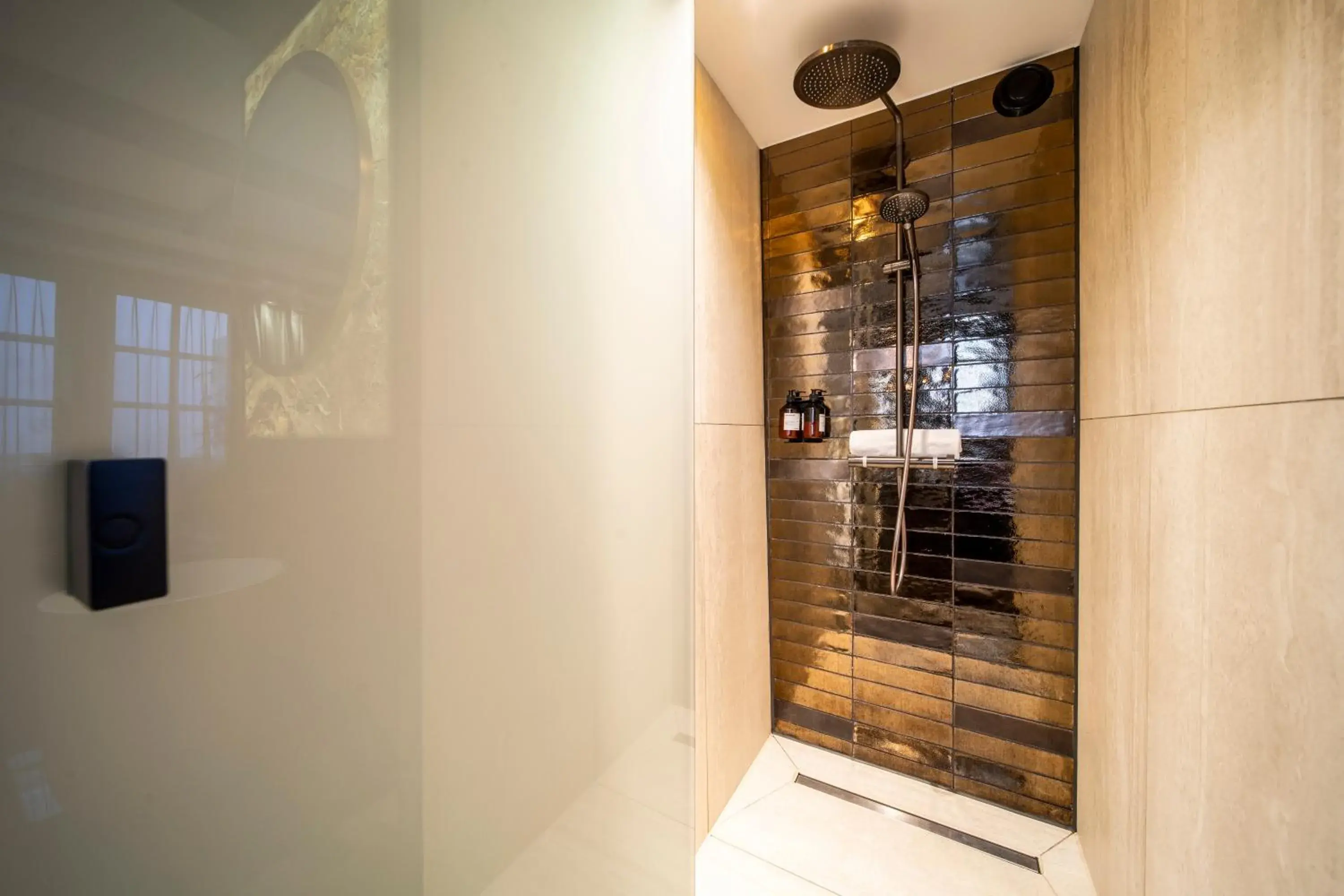 Shower, Bathroom in Rokin Hotel