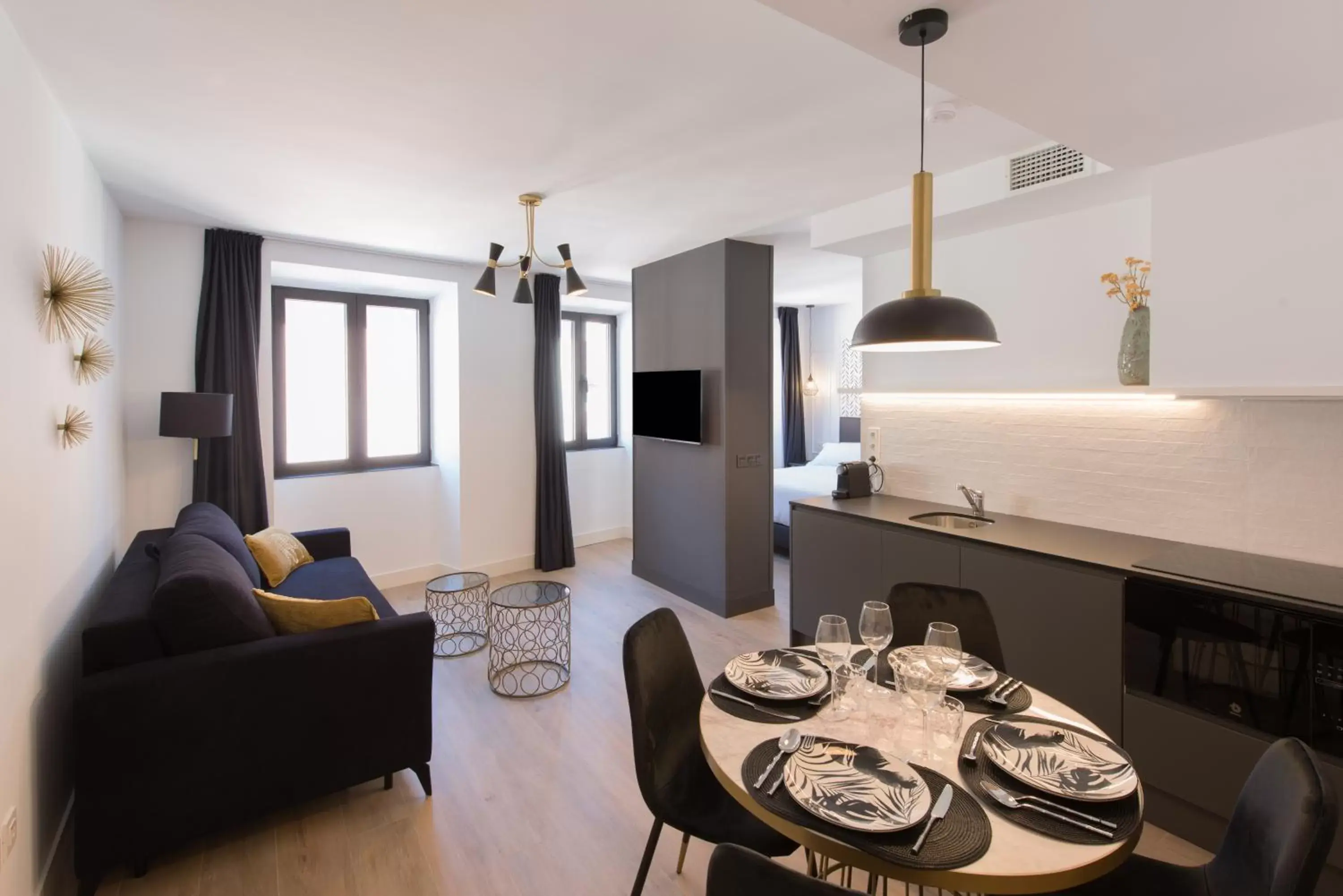 Kitchen or kitchenette, Dining Area in Santa Catalina Suites Gijón