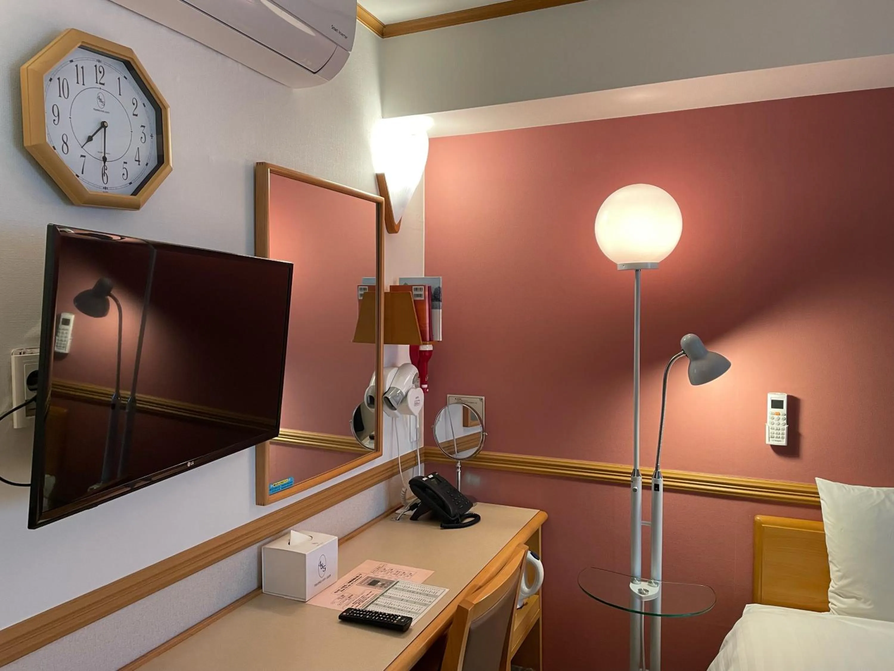 Decorative detail, Bed in Toyoko Inn Busan Seomyeon