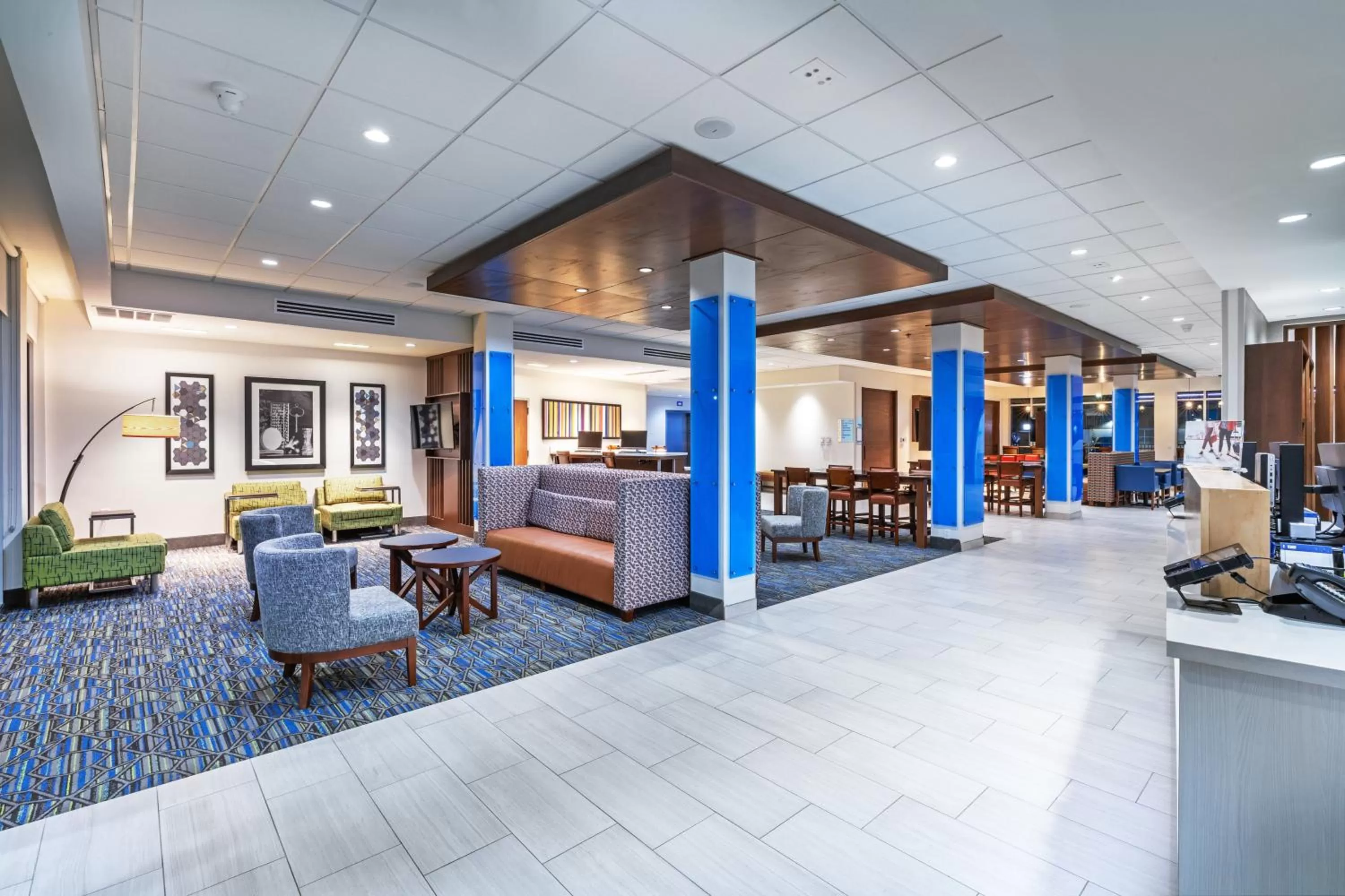 Lobby or reception in Holiday Inn Express & Suites - Parsons by IHG