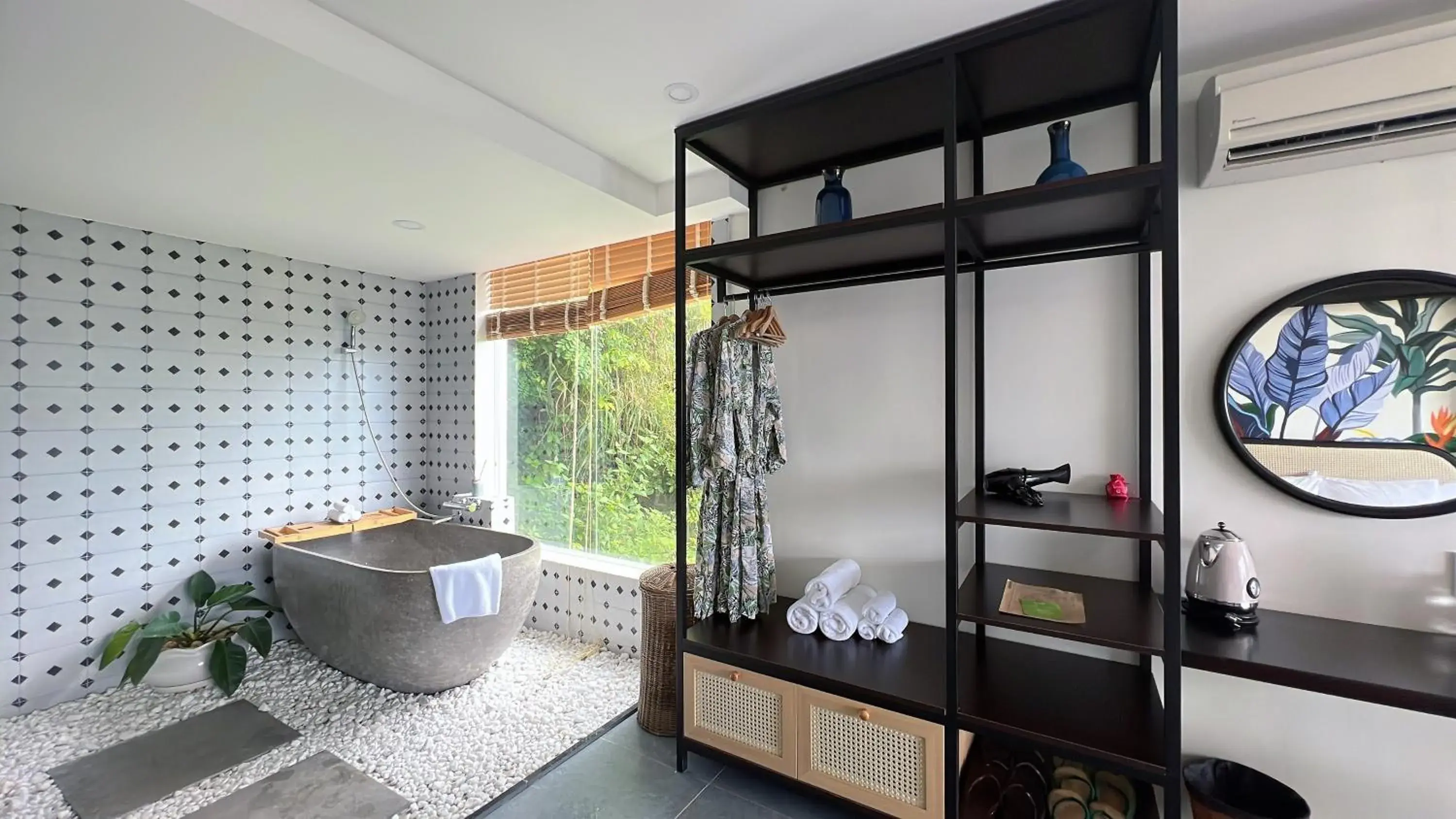 Shower in Tom Hill Boutique Resort & Spa