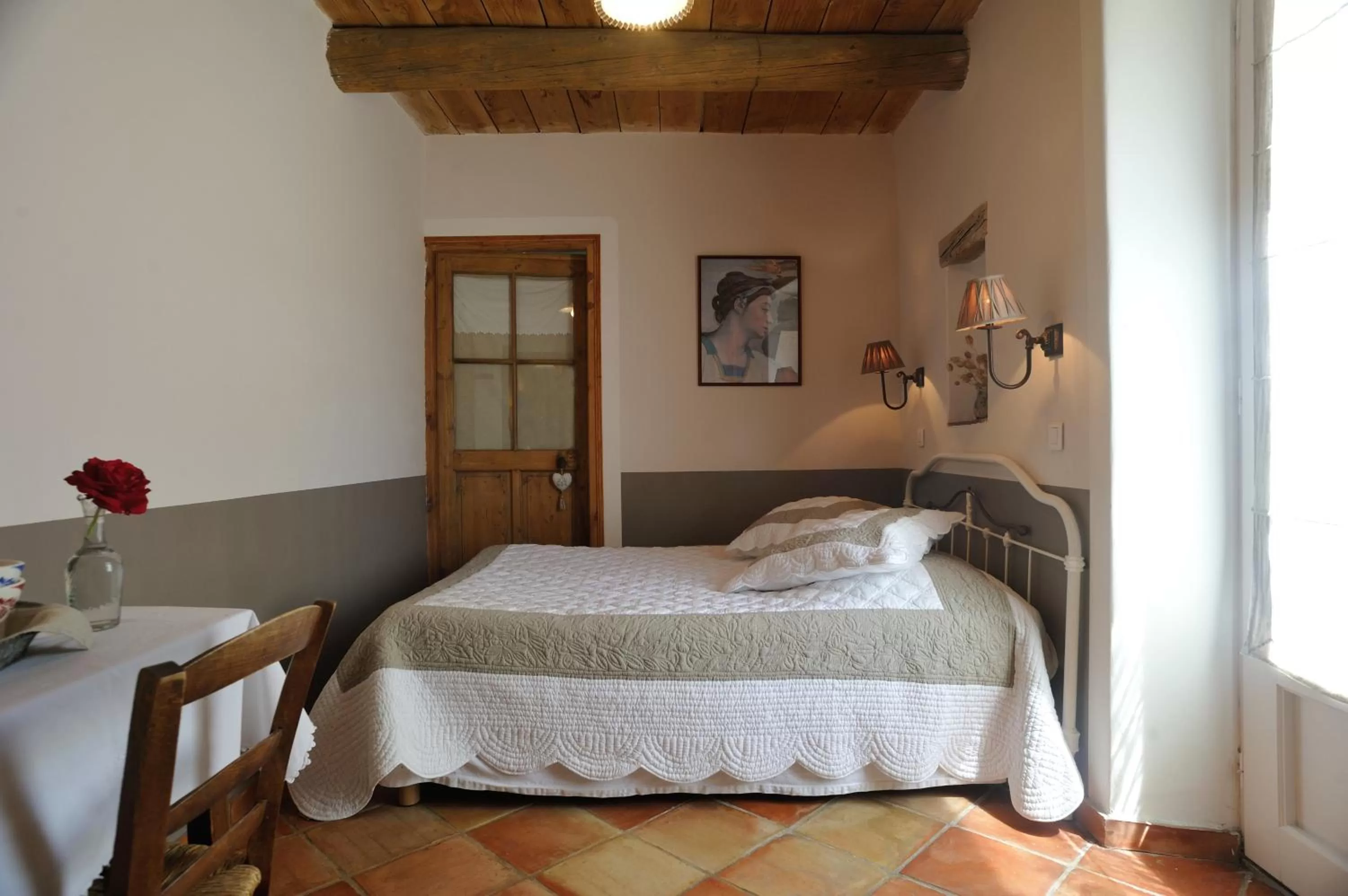 Photo of the whole room in Chambres d'Hotes Domaine des Machottes