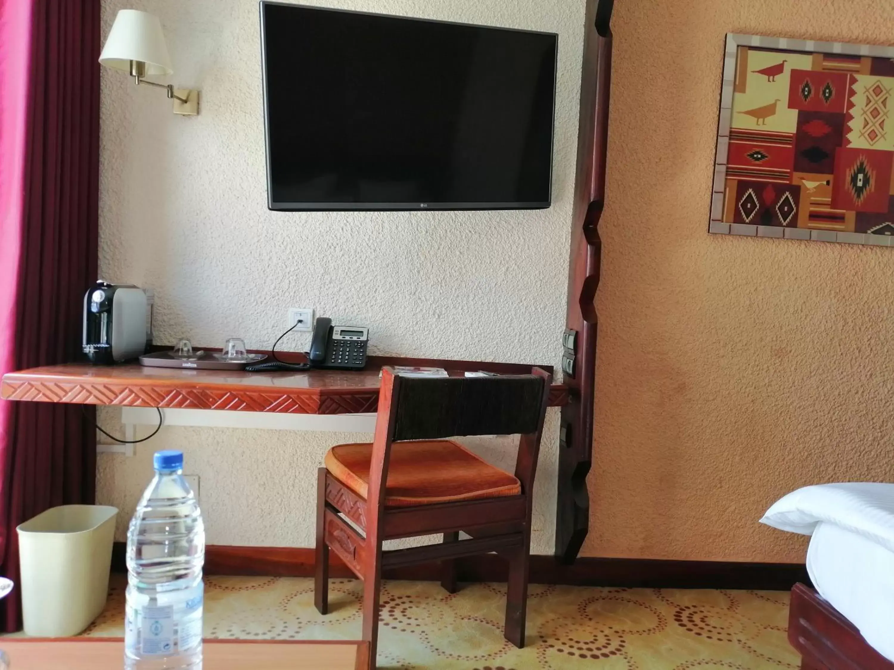 Coffee/tea facilities, TV/Entertainment Center in Hotel Jardin Savana Dakar