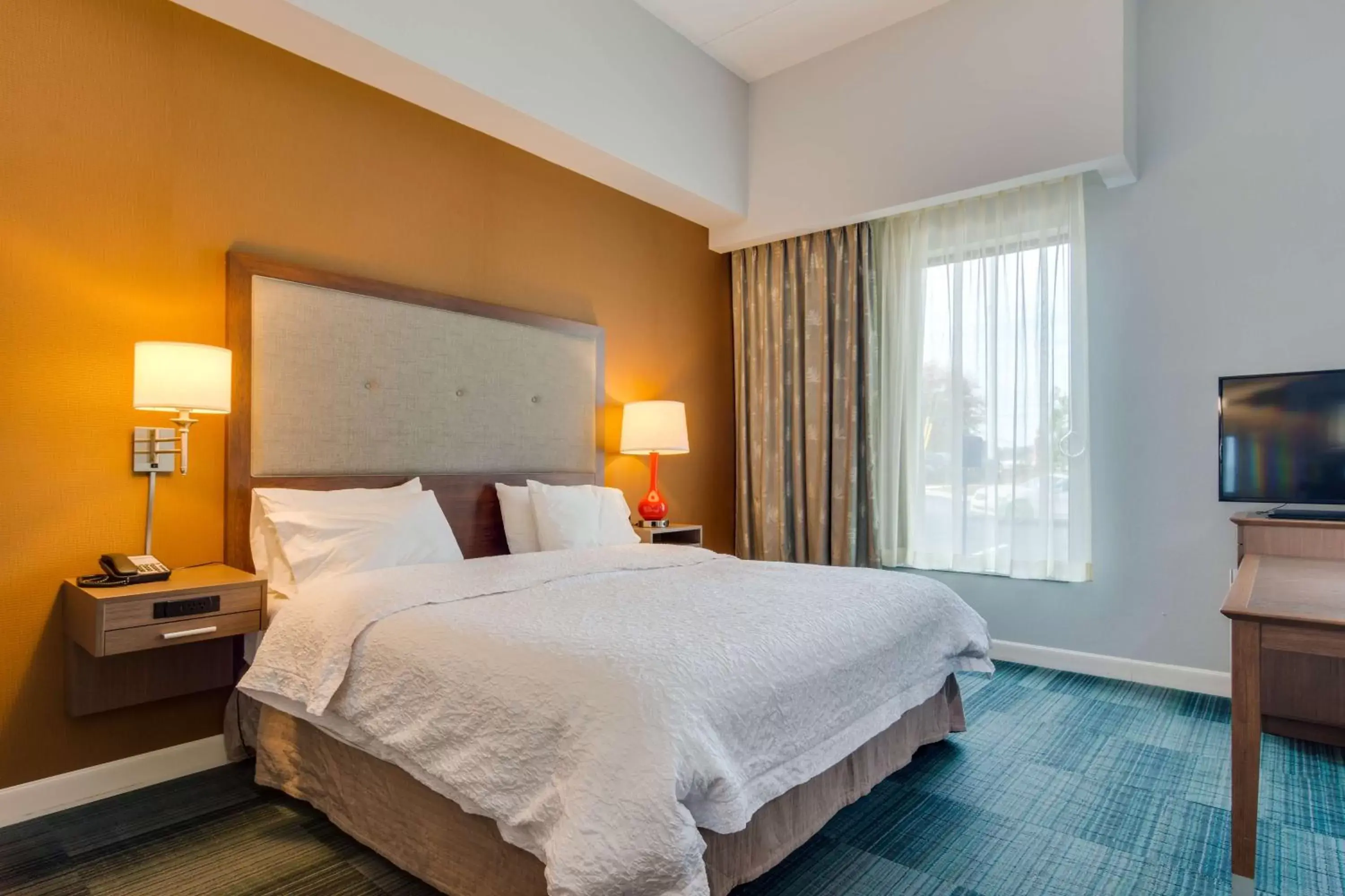 Bedroom, Bed in Hampton Inn and Suites Rome, GA