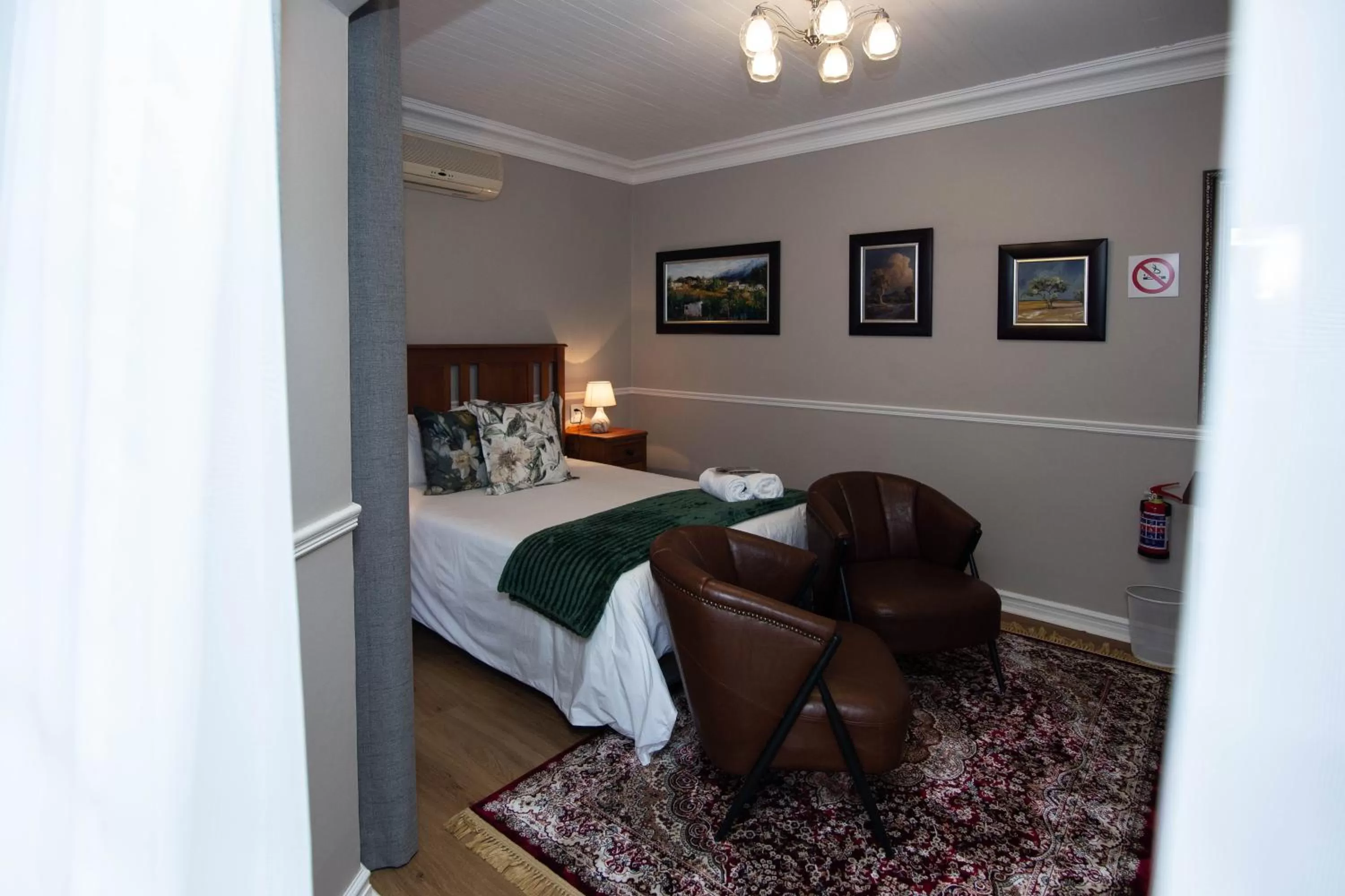 Bedroom, Bed in Milner House Kimberley