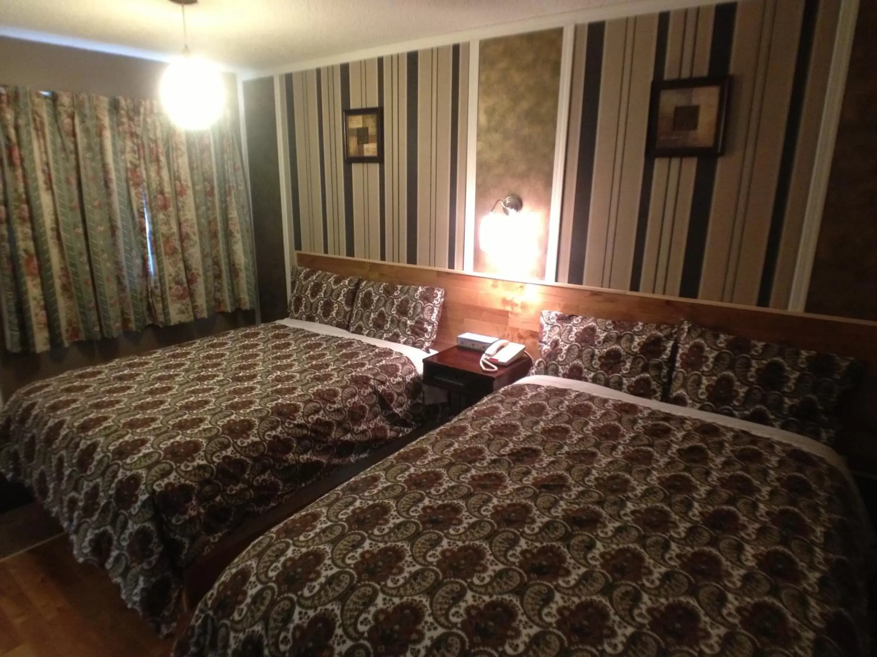 Bedroom, Bed in Galaxy Motel