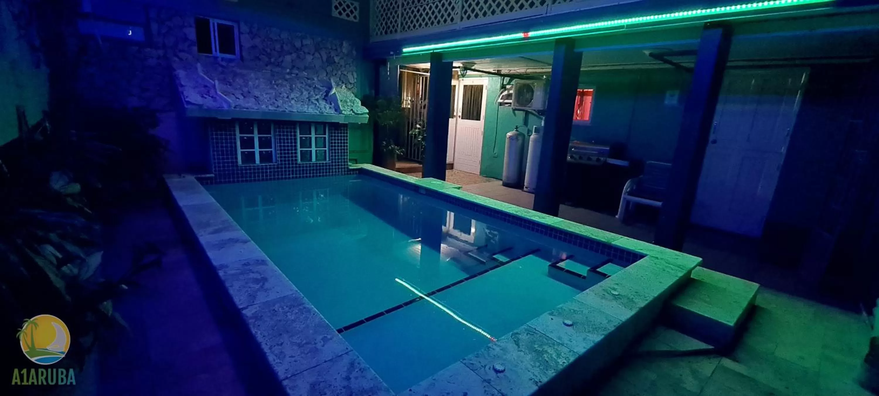 Swimming pool in A1 Apartments Aruba