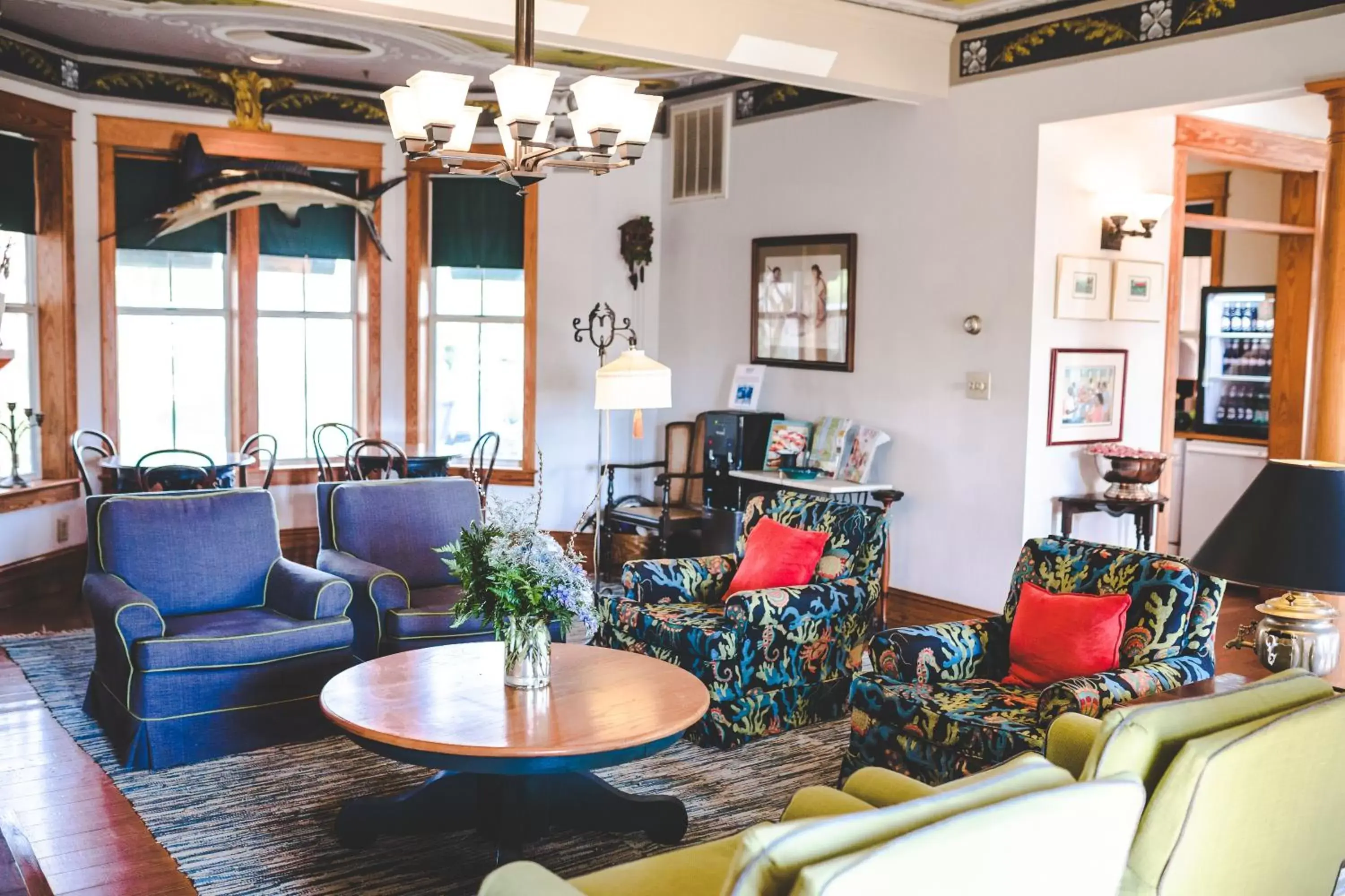 Living room, Lounge/Bar in Roanoke Island Inn