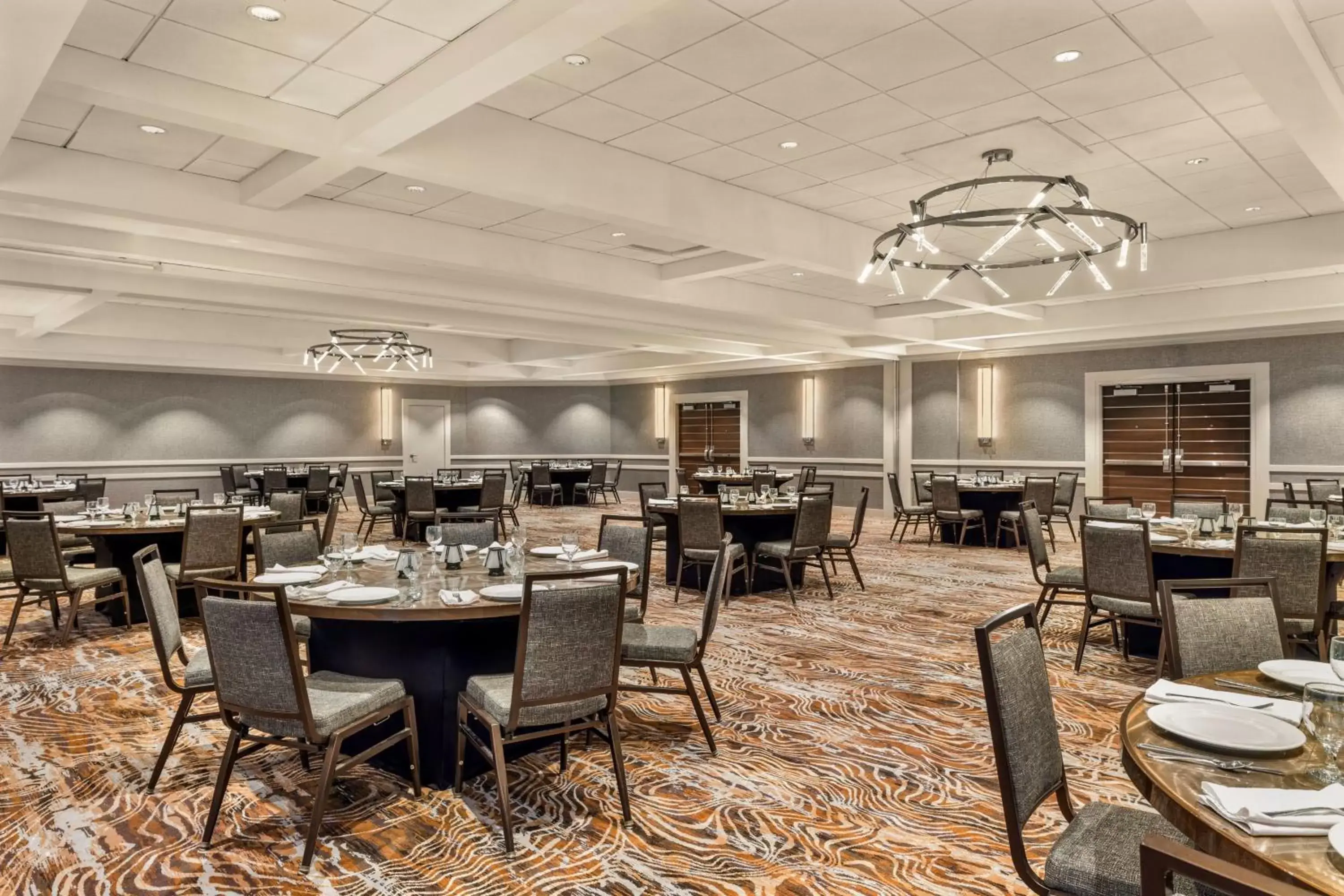 Meeting/conference room, Restaurant/Places to Eat in Omaha Marriott