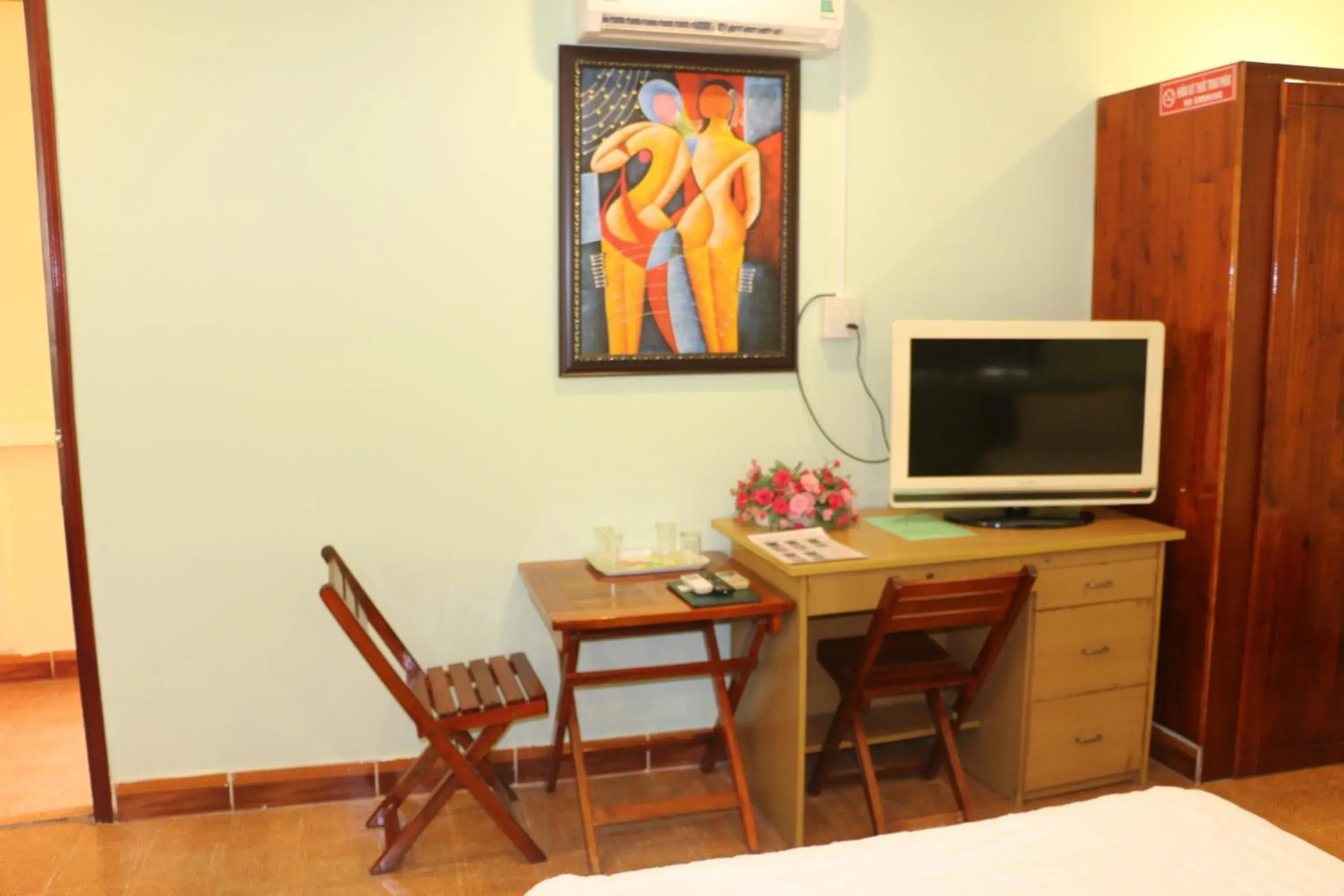 Photo of the whole room in Kim Long Hotel Photo of the whole room in Kim Long Hotel