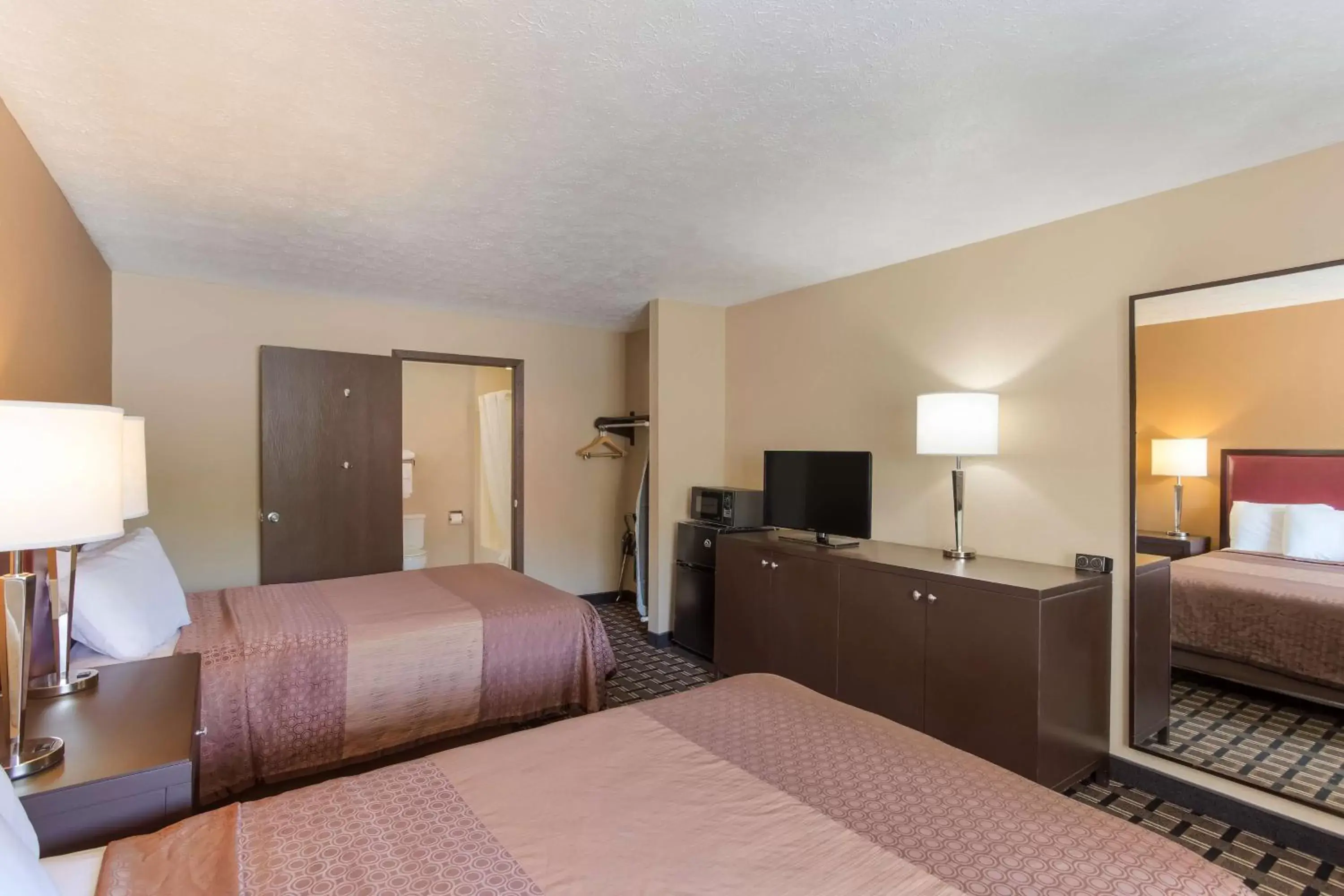 TV and multimedia, Bed in SureStay Hotel by Best Western Summersville