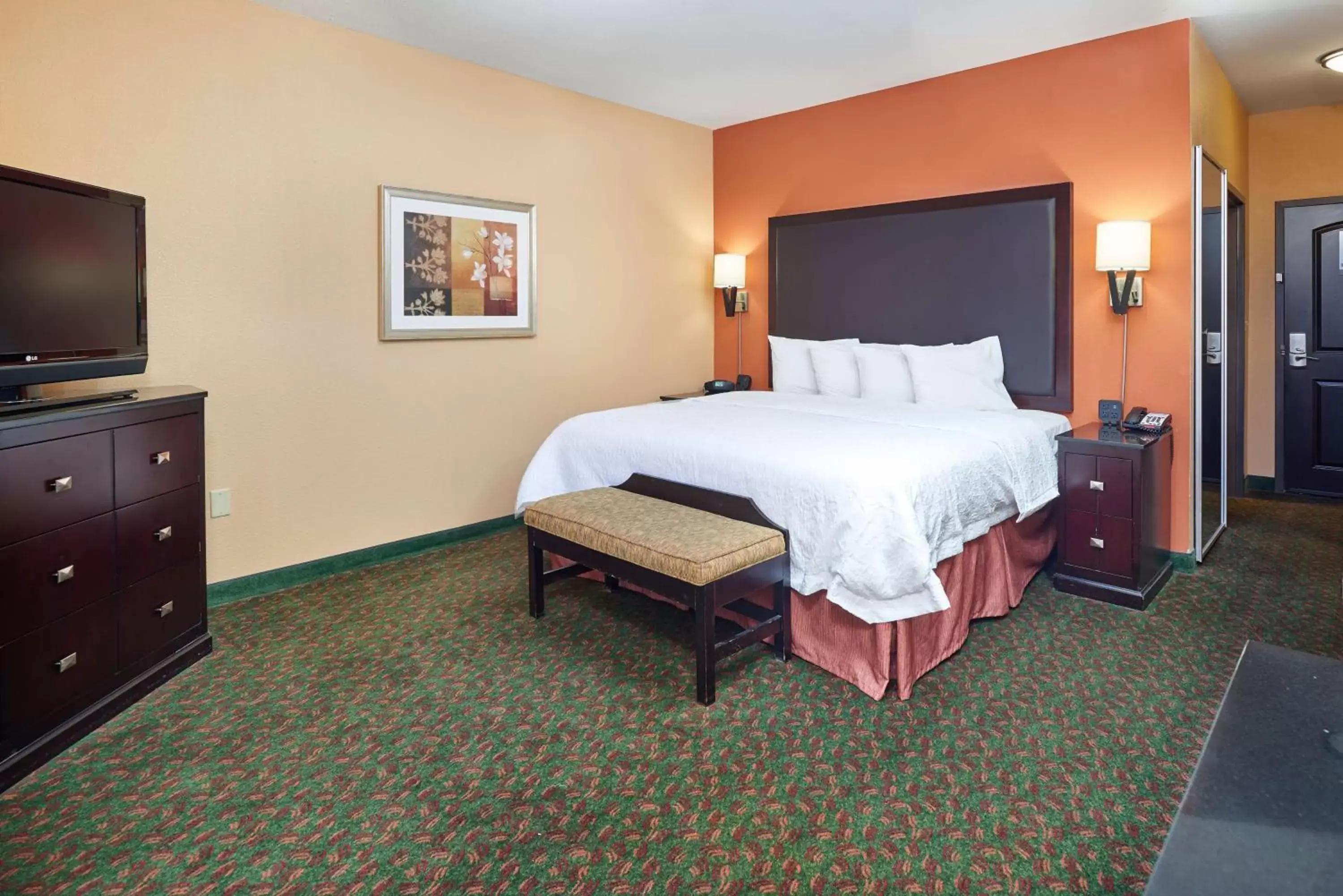 Bed in Hampton Inn & Suites Waco-South