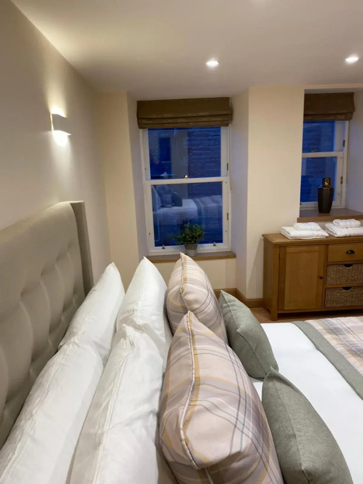 Bedroom, Seating Area in Waverley Inn Apartments