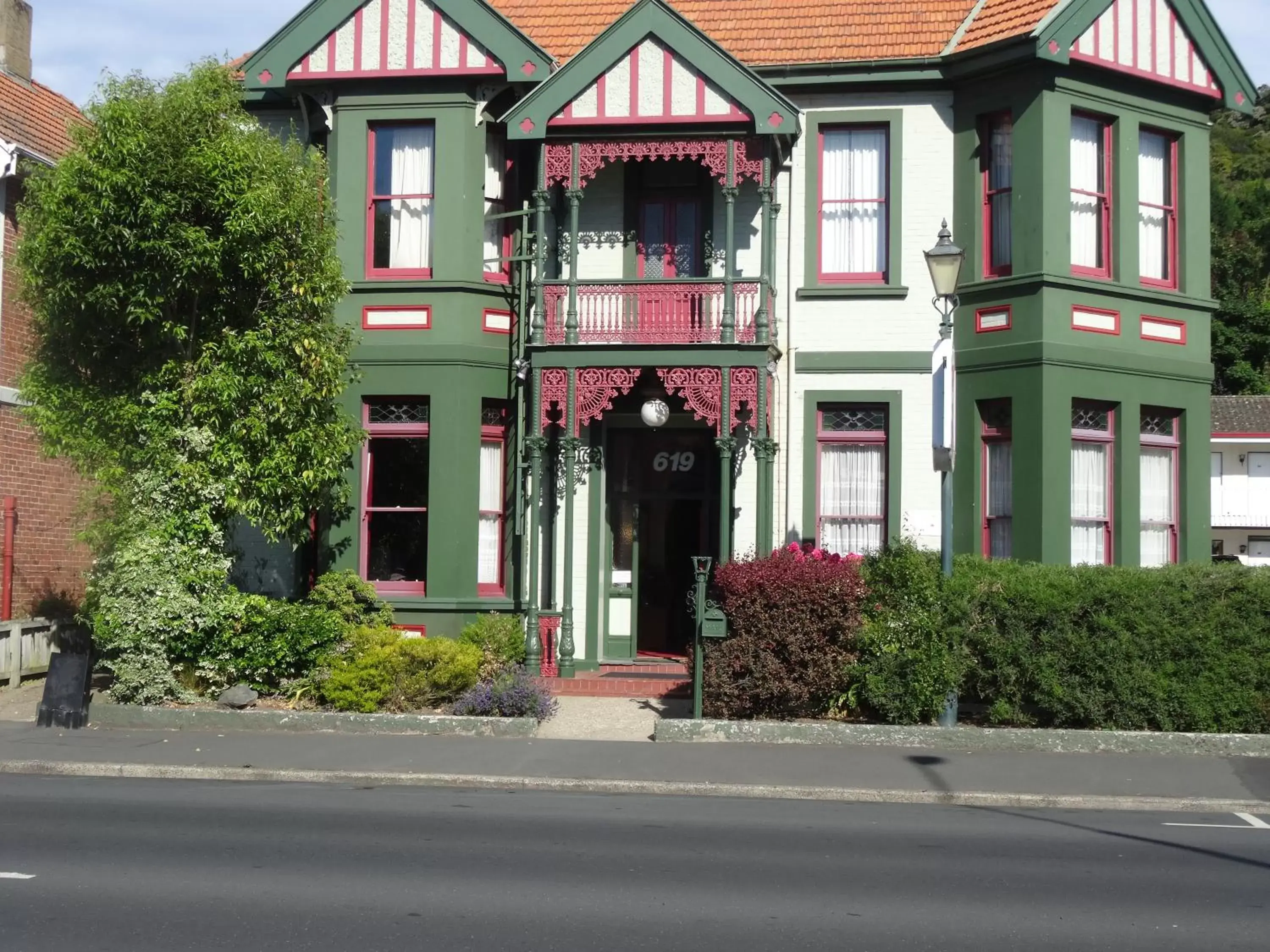 Facade/entrance, Property Building in Sahara Motels