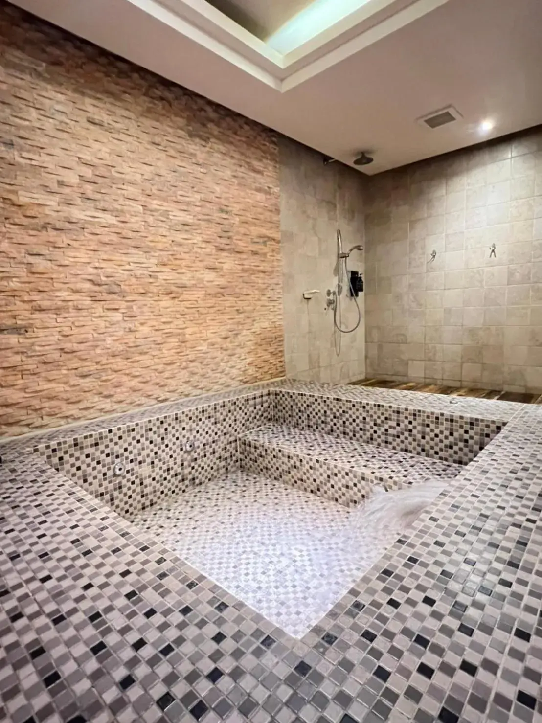Swimming pool in Her Home Spa Motel Douliu