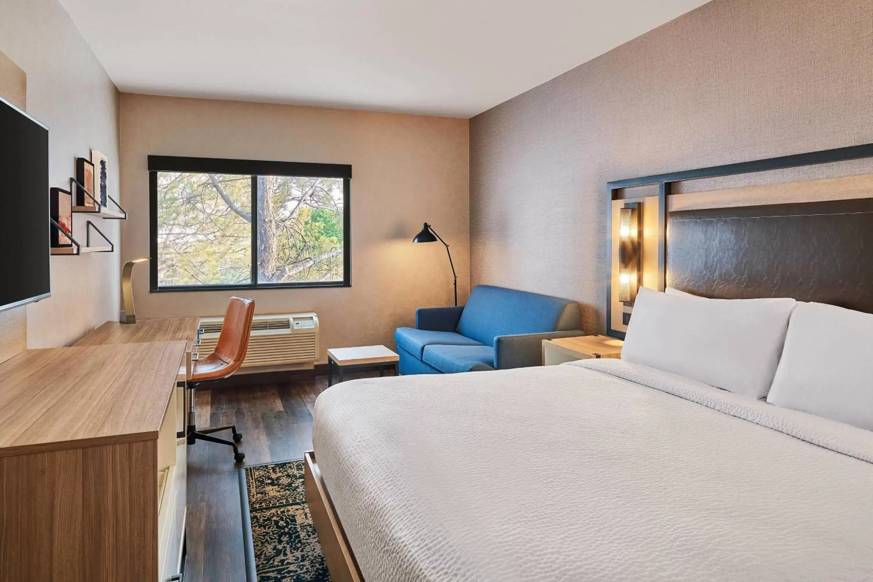 Photo of the whole room, Bed in Four Points Marriott Salt Lake City Airport