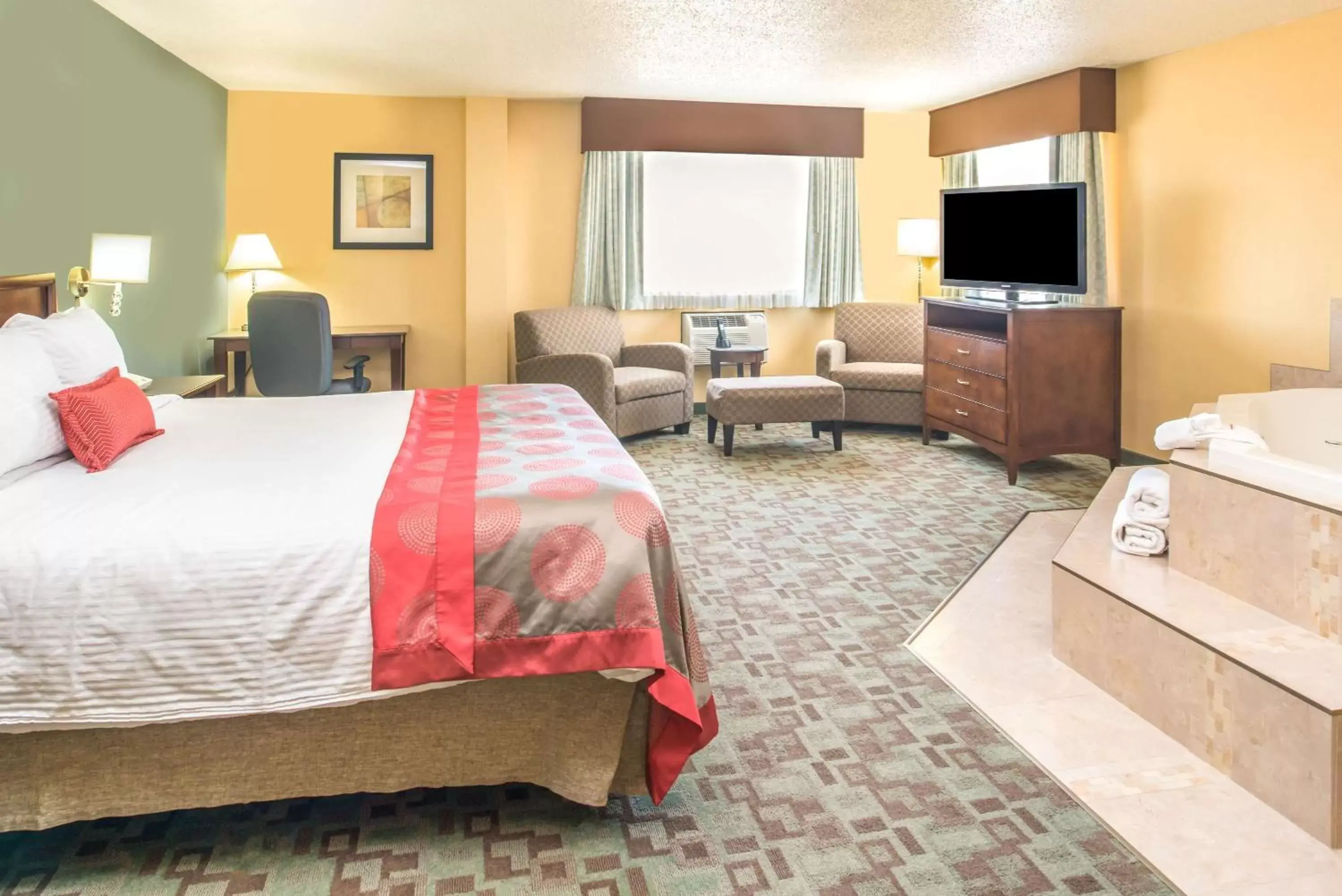 Deluxe King Suite - Upper Floor/Non Smoking  in Ramada by Wyndham Saskatoon