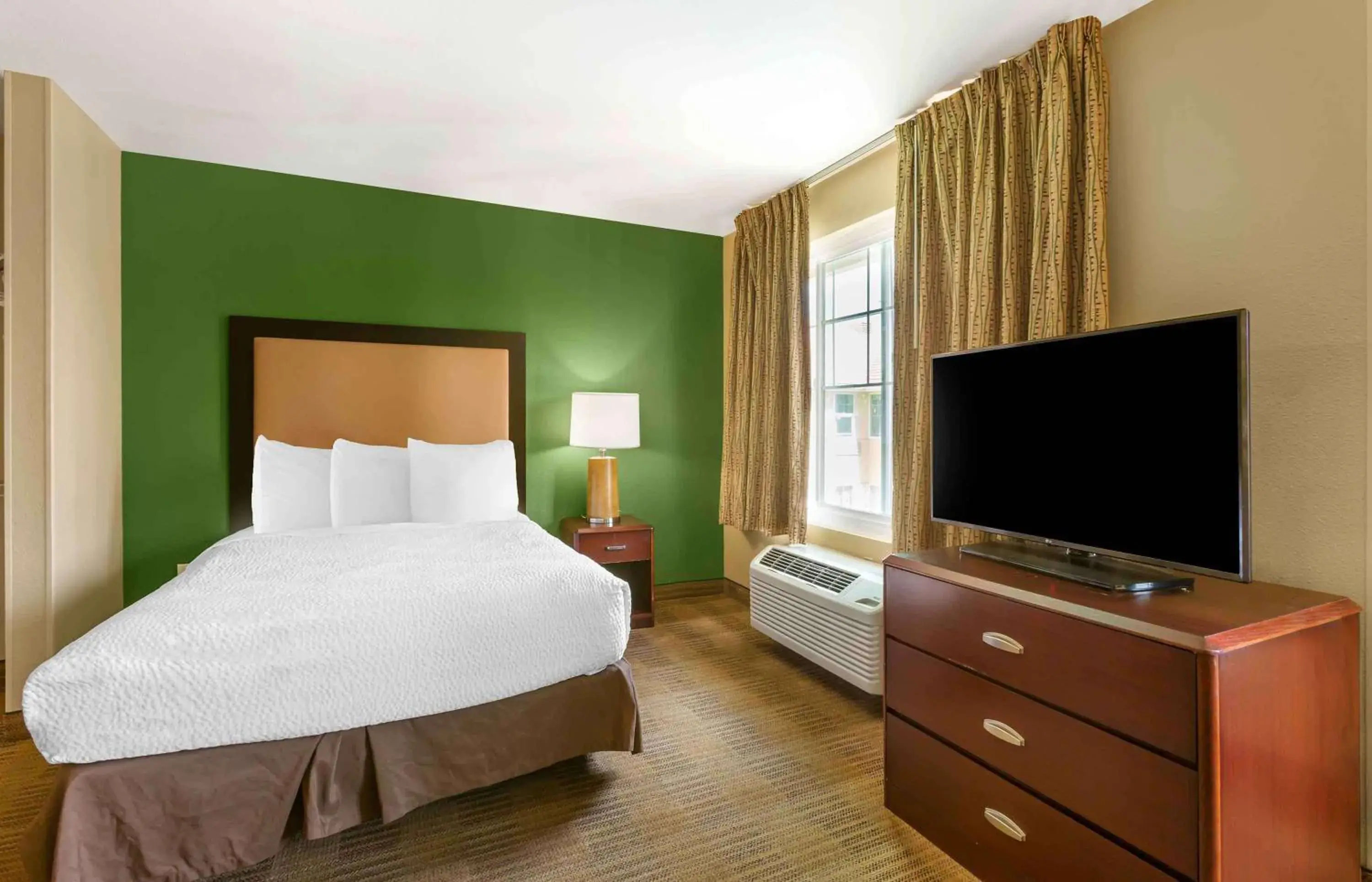 Bedroom, Bed in Extended Stay America Suites - Raleigh - RTP - 4919 Miami Blvd